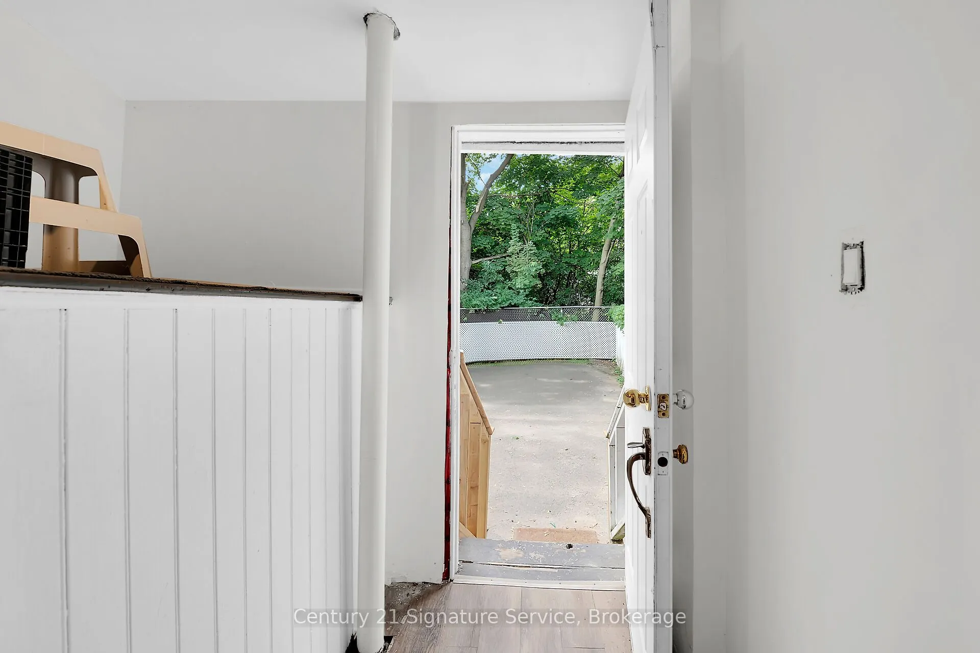 17 Fleming Avenue W
