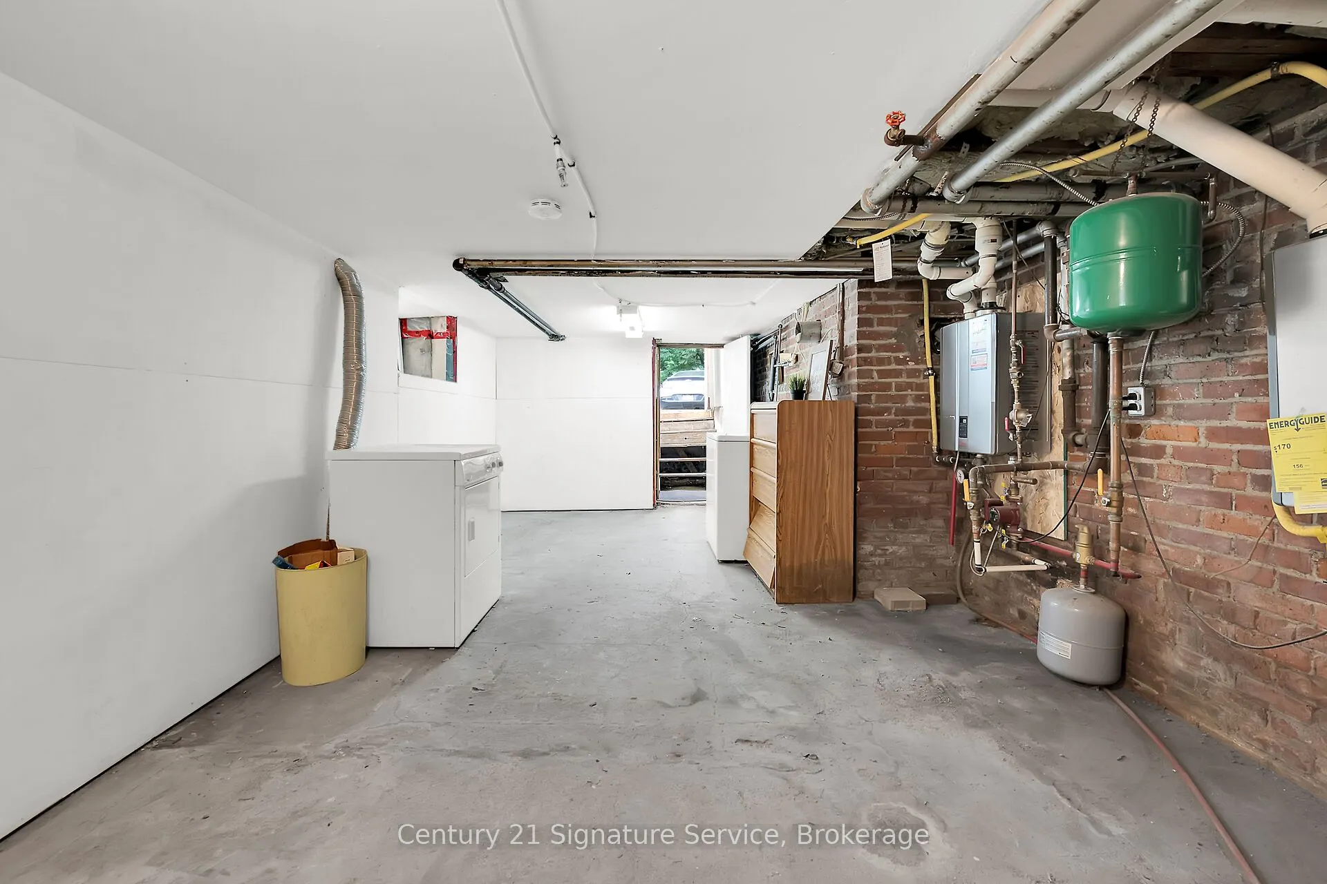 17 Fleming Avenue W