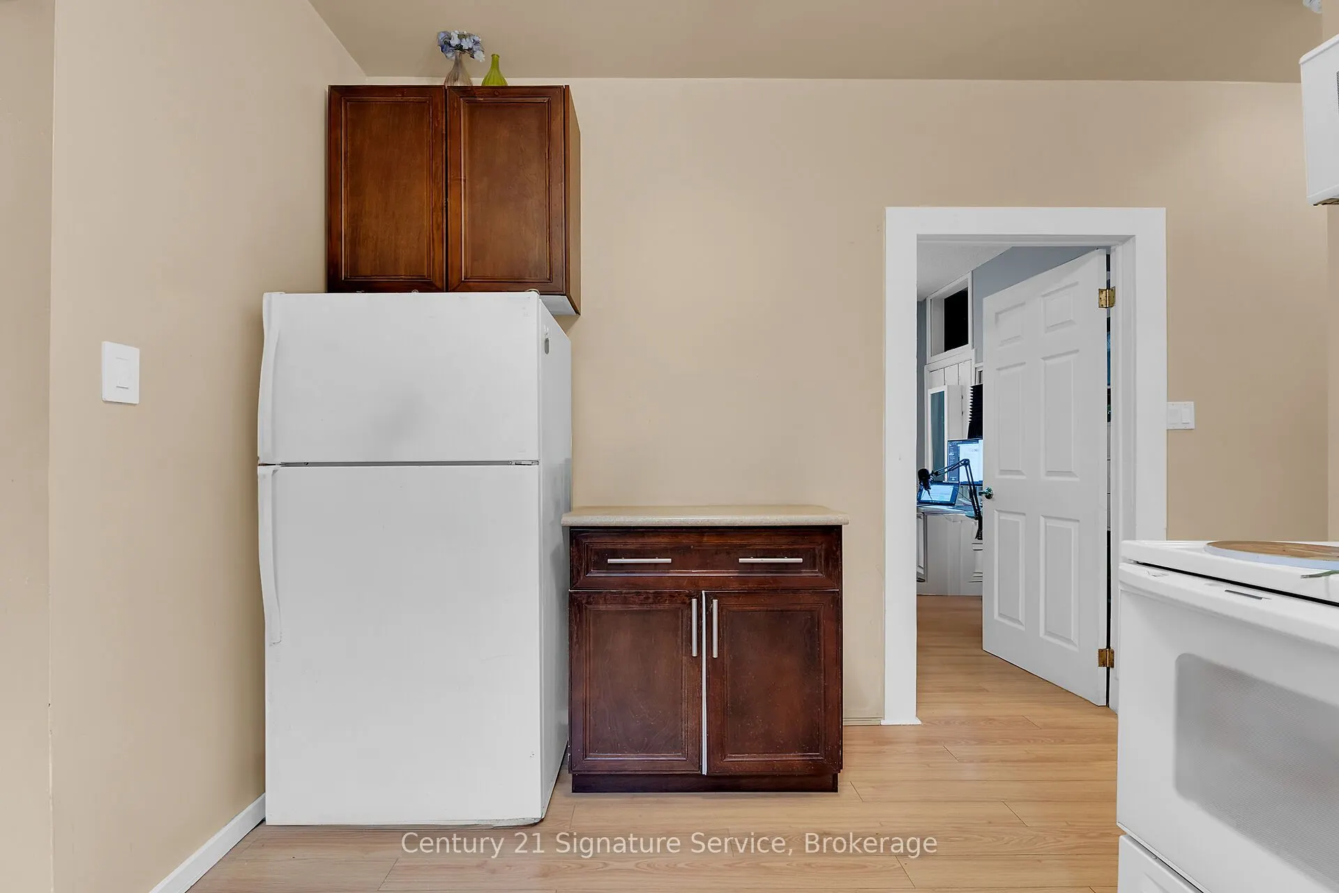 17 Fleming Avenue W