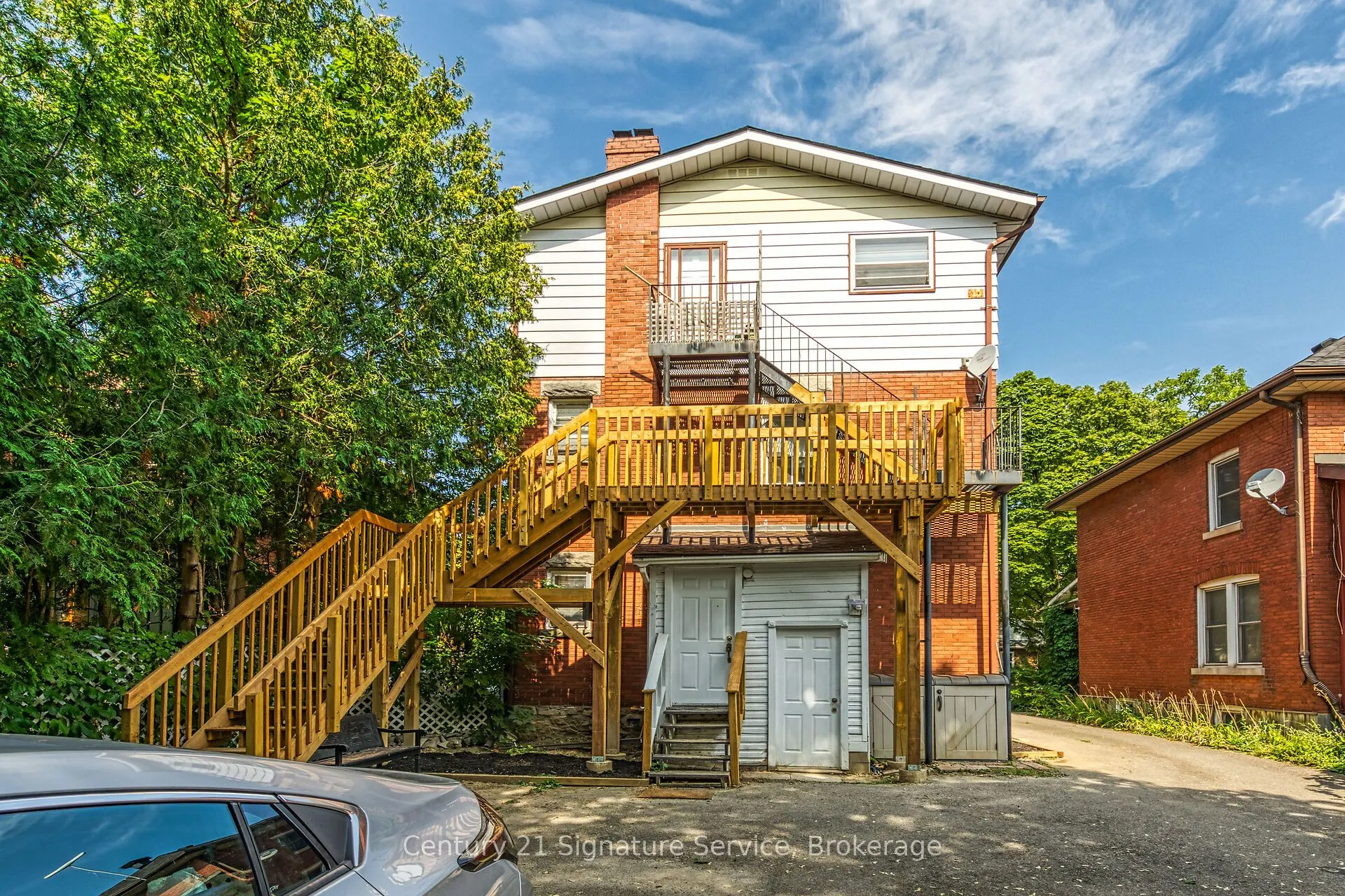 17 Fleming Avenue W