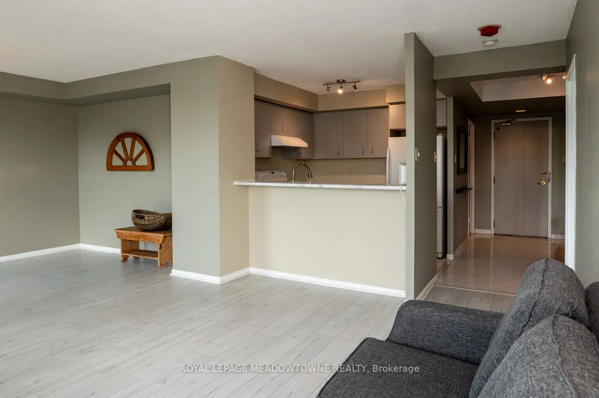 2155 Burnhamthorpe Road W, #902