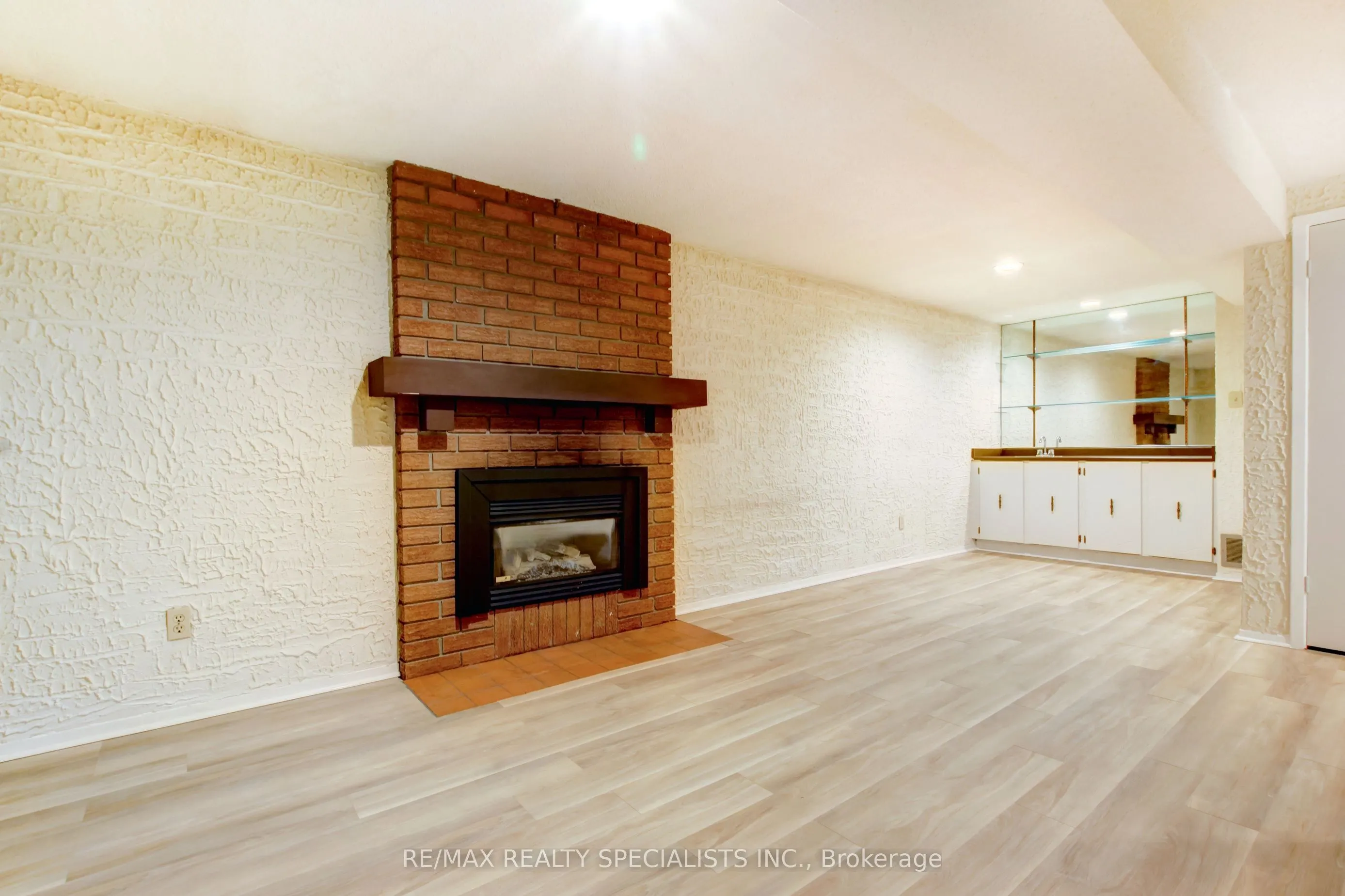 4120 Stonemason Crescent