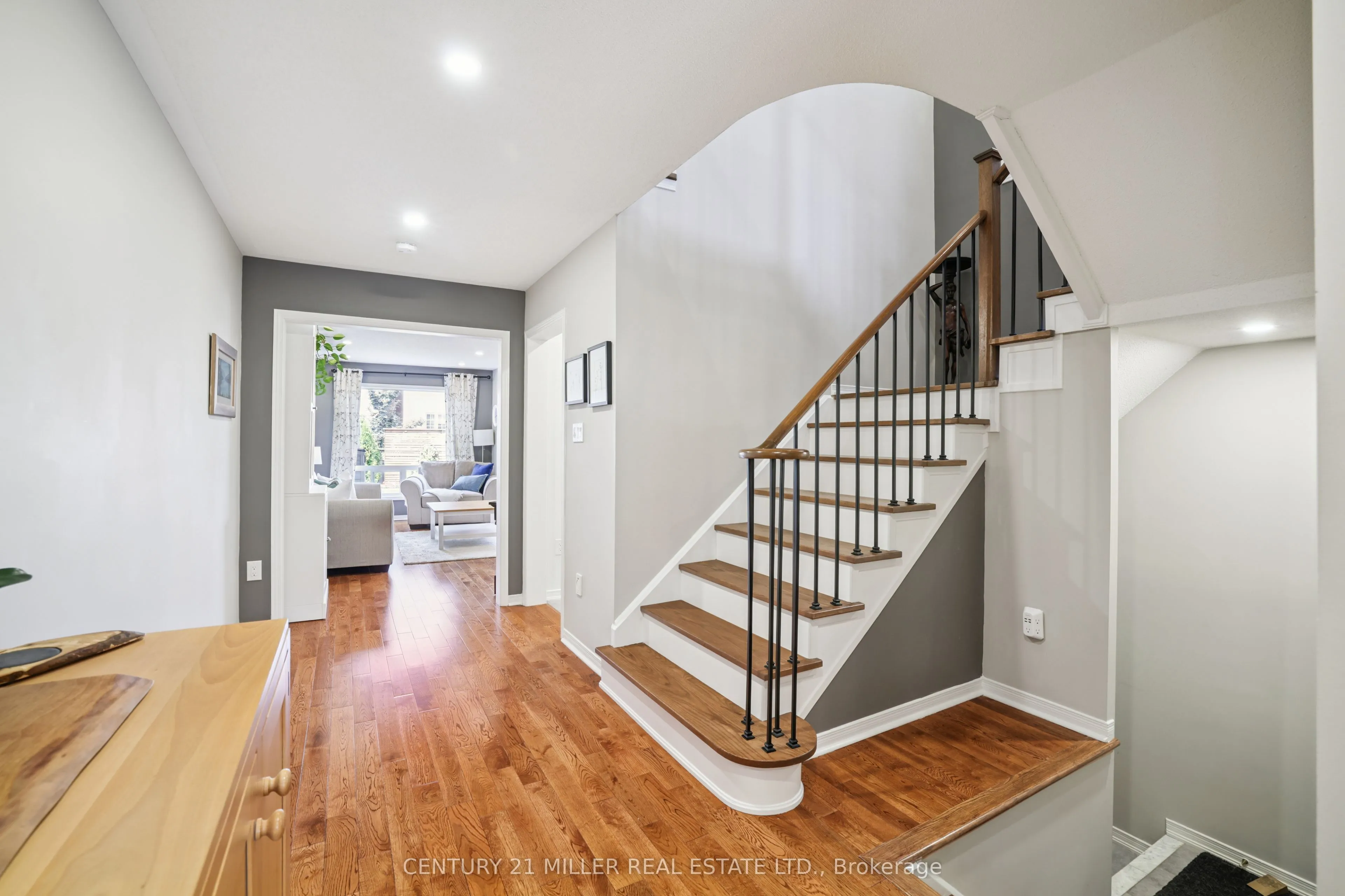 1745 Cobra Crescent