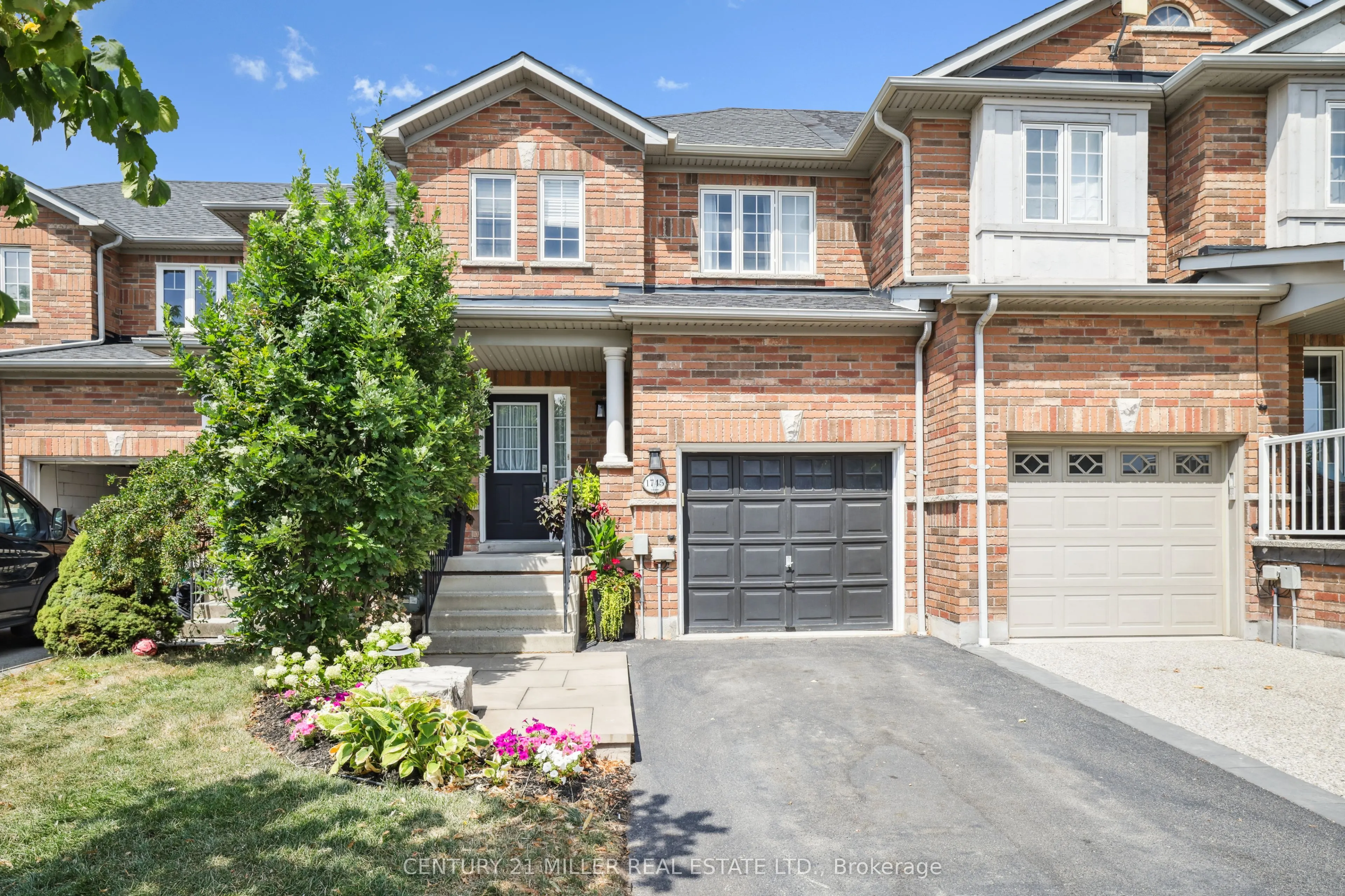 1745 Cobra Crescent