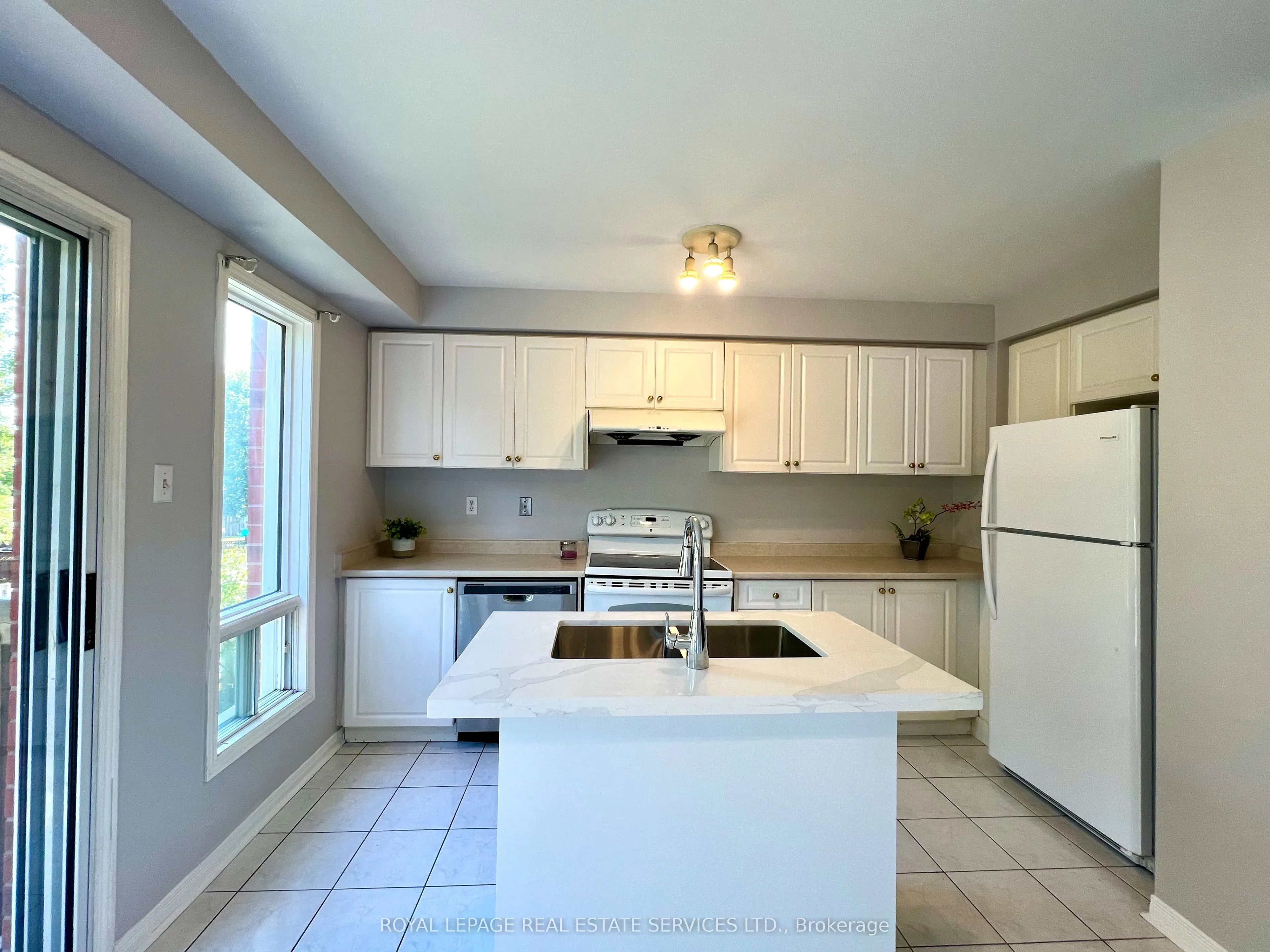5459 Palmerston Crescent