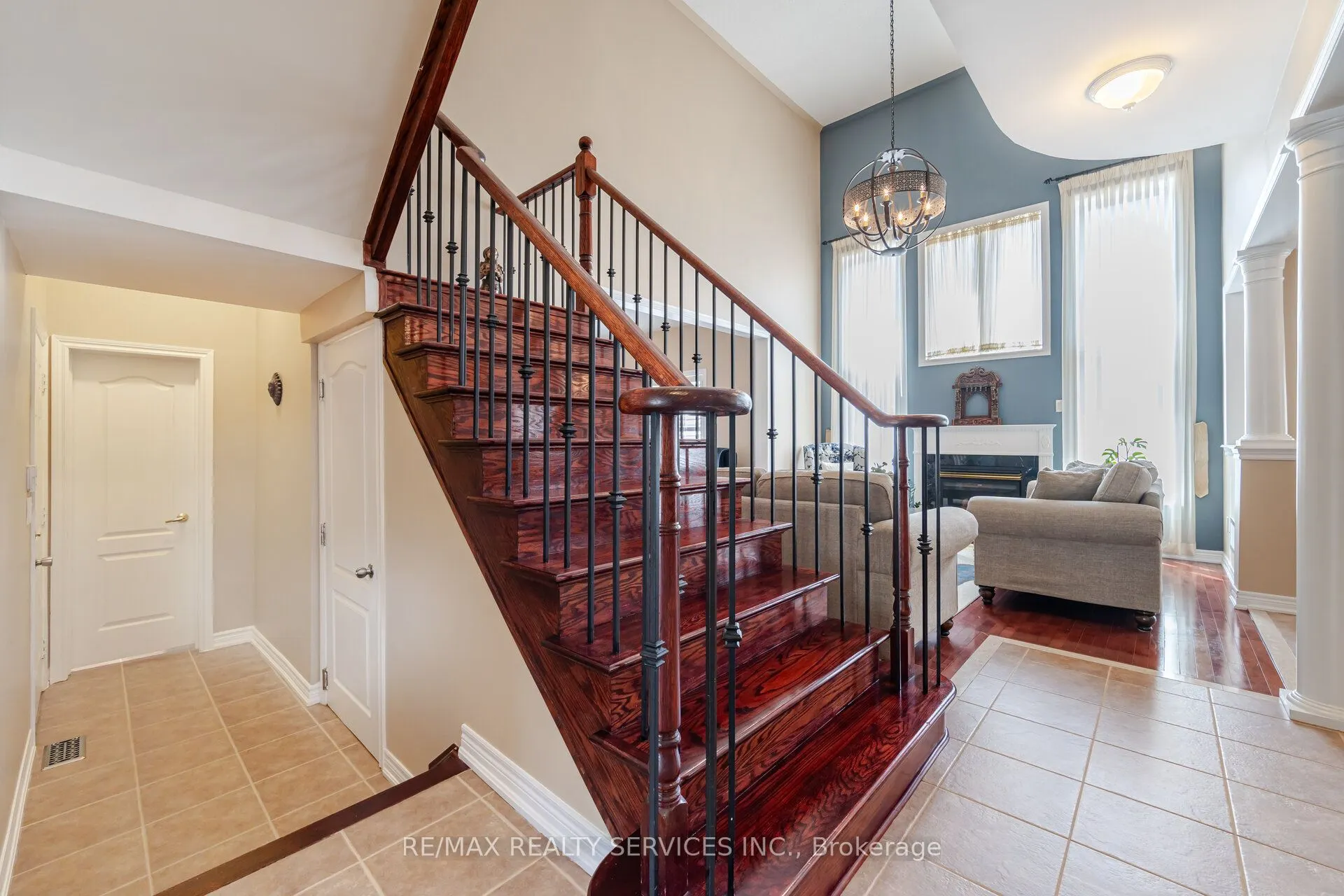 17 Regis Circle