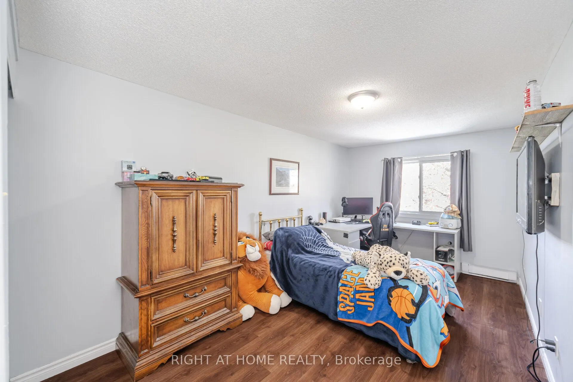 100 Century Drive, #16