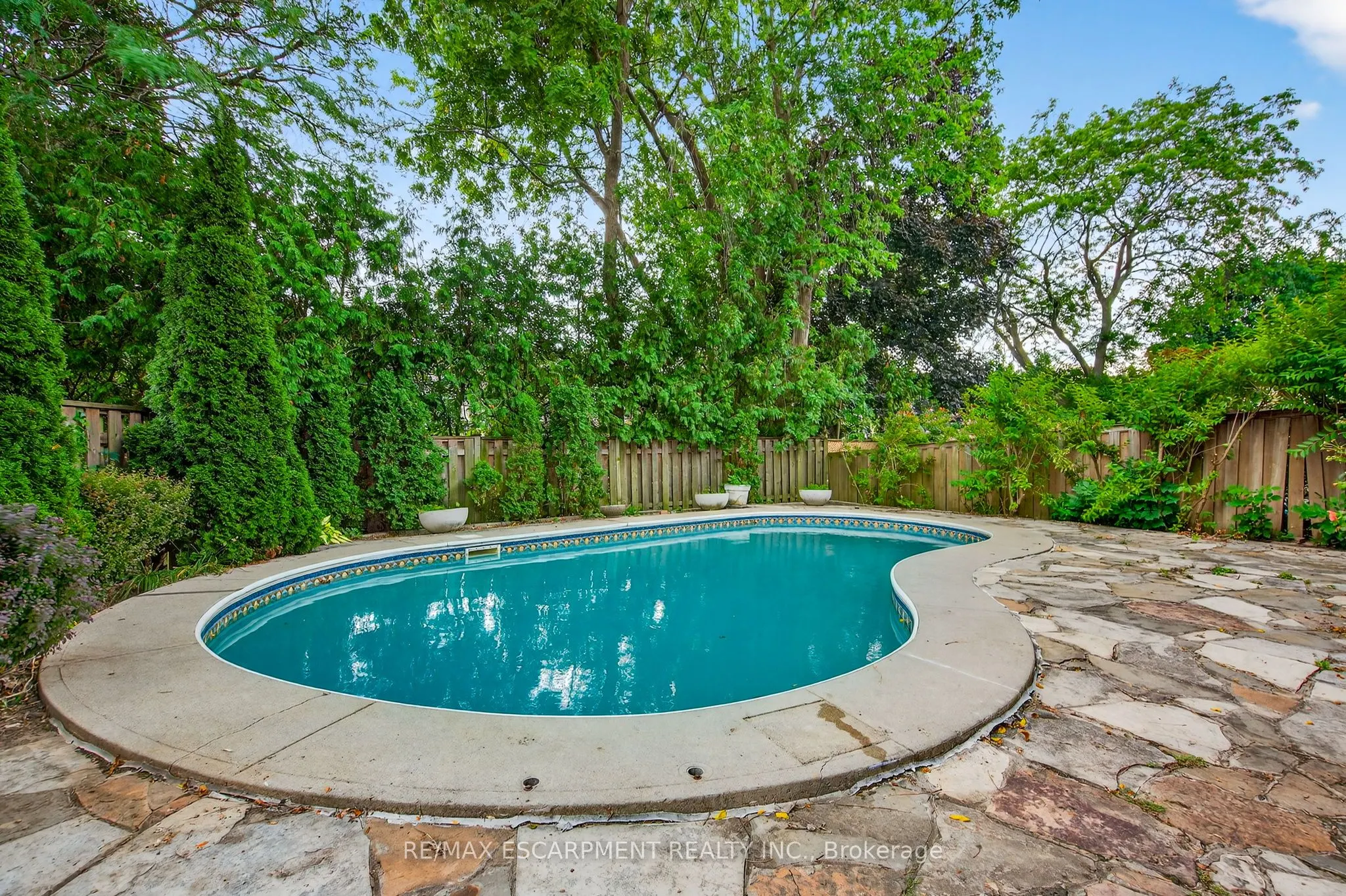 2280 Mansfield Drive
