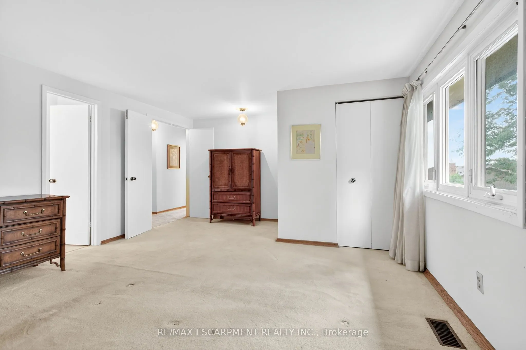 2280 Mansfield Drive