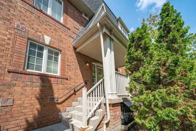 700 Neighbourhood Circle, #4