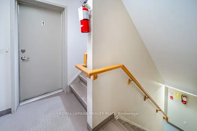 700 Neighbourhood Circle, #4
