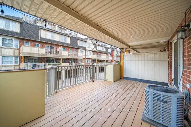 700 Neighbourhood Circle, #4