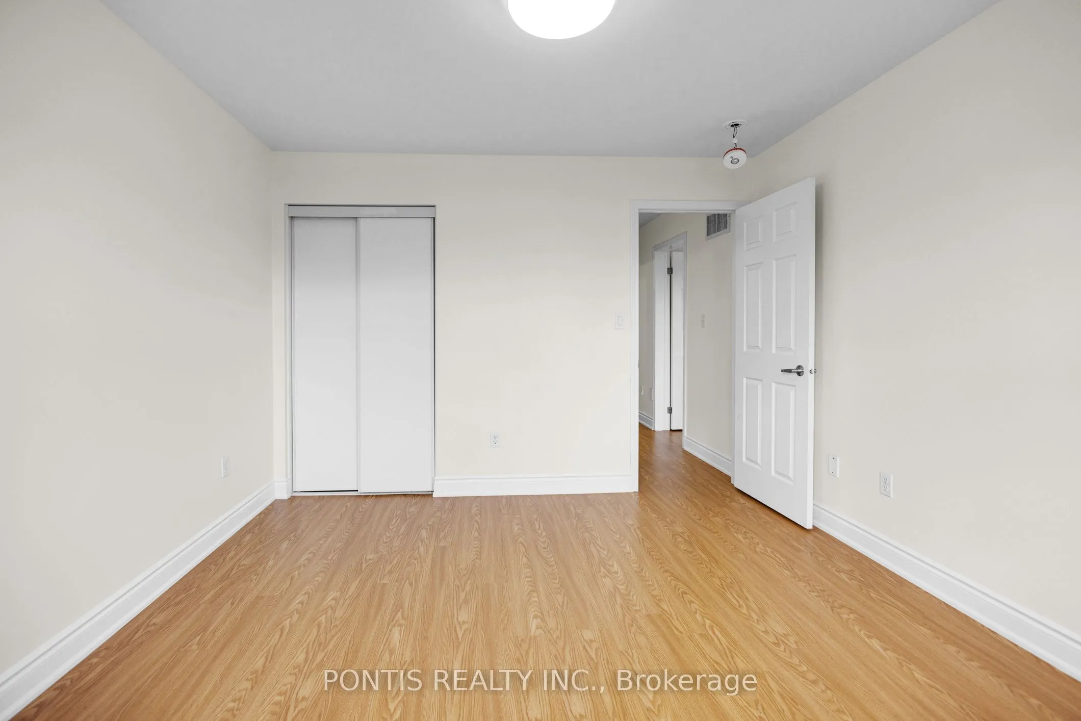 6 DULVERTON Drive, #Main