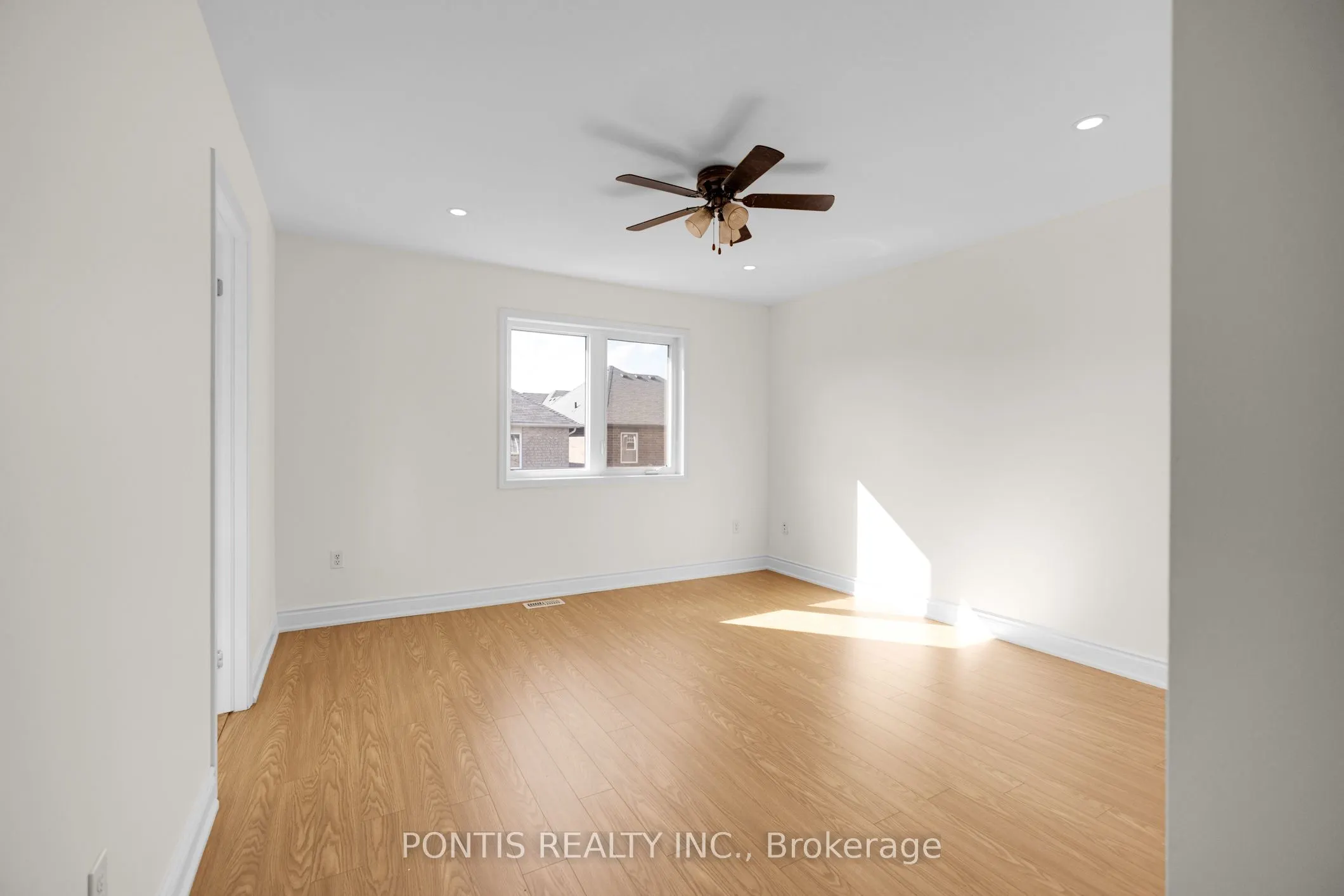 6 DULVERTON Drive, #Main