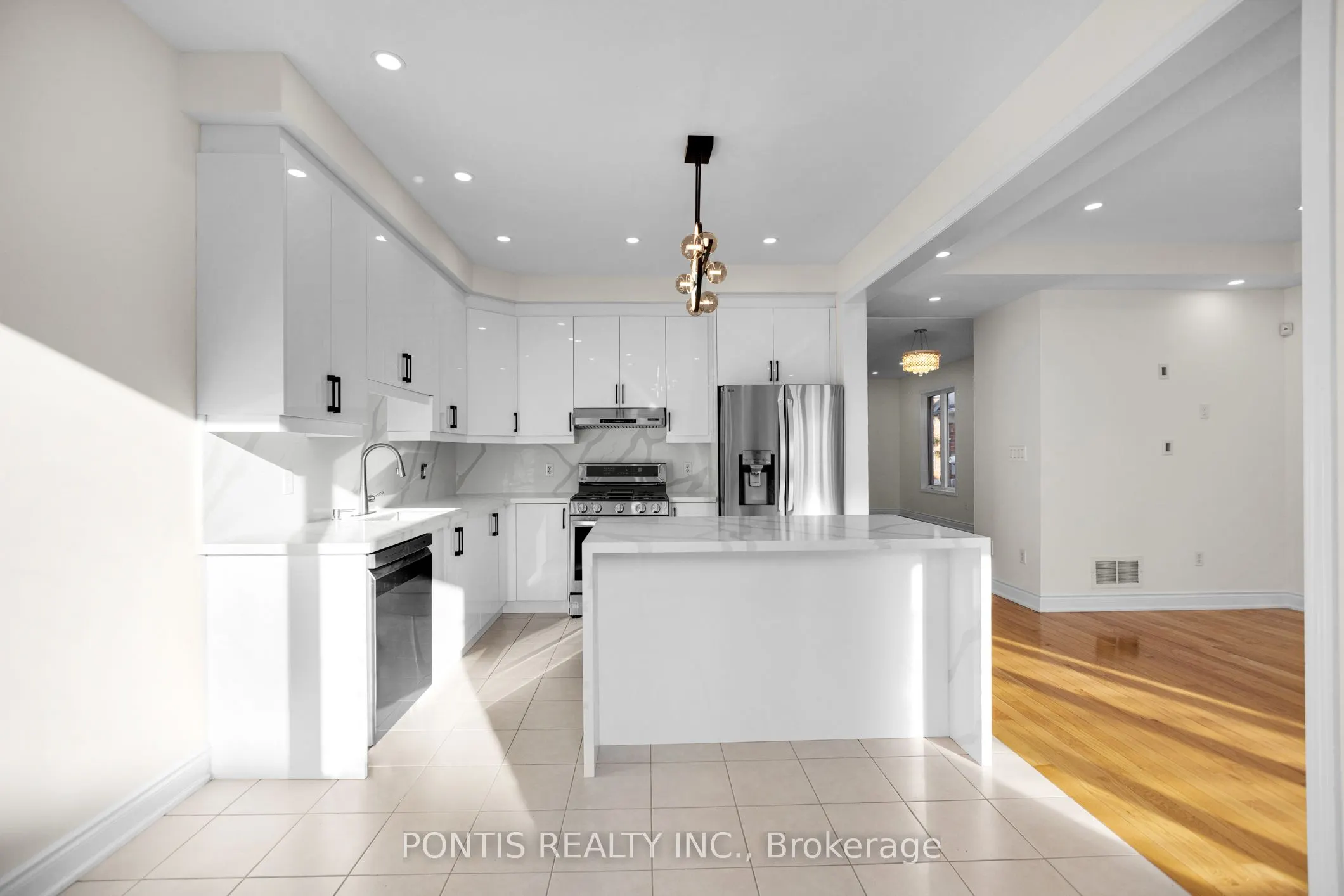 6 DULVERTON Drive, #Main