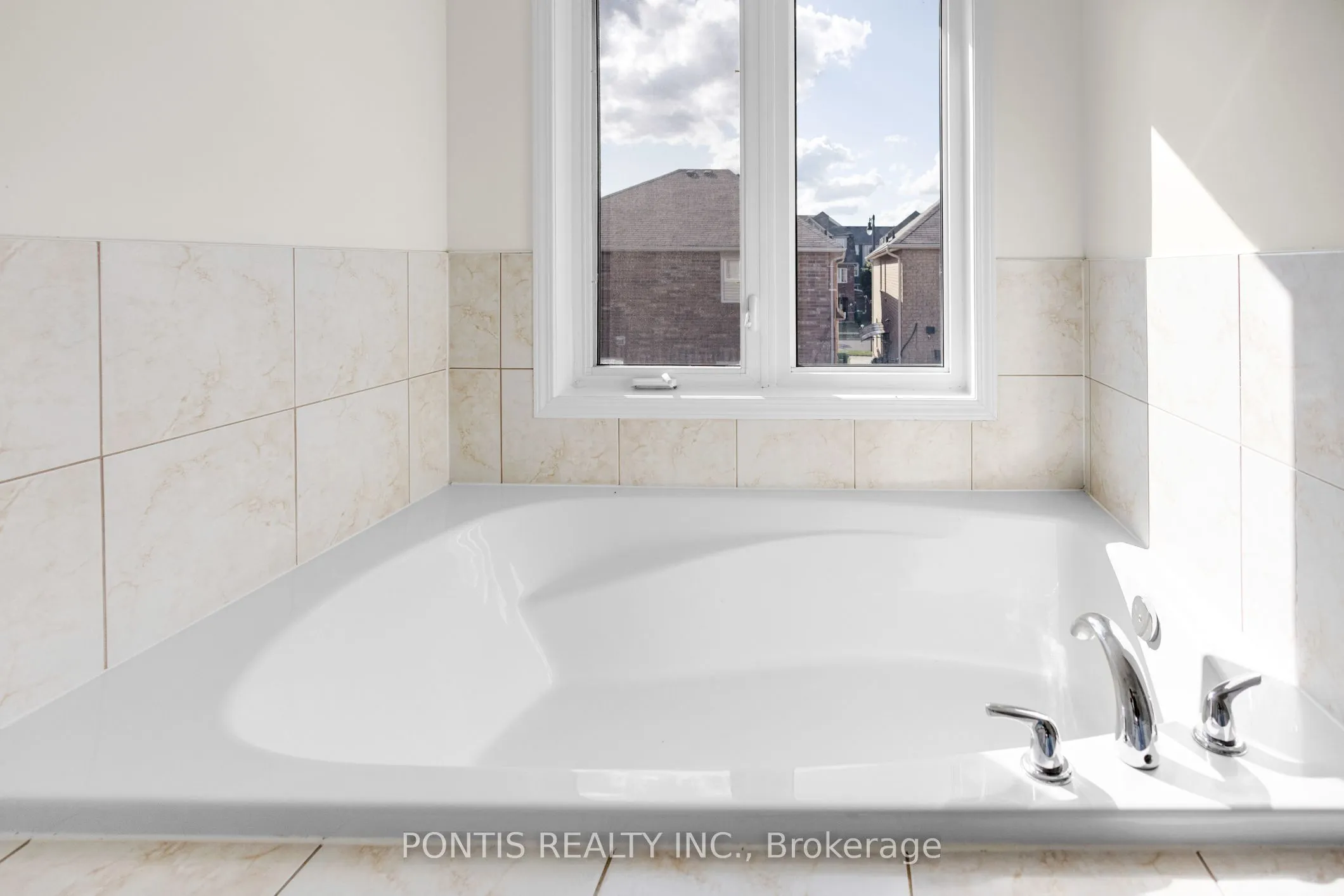 6 DULVERTON Drive, #Main