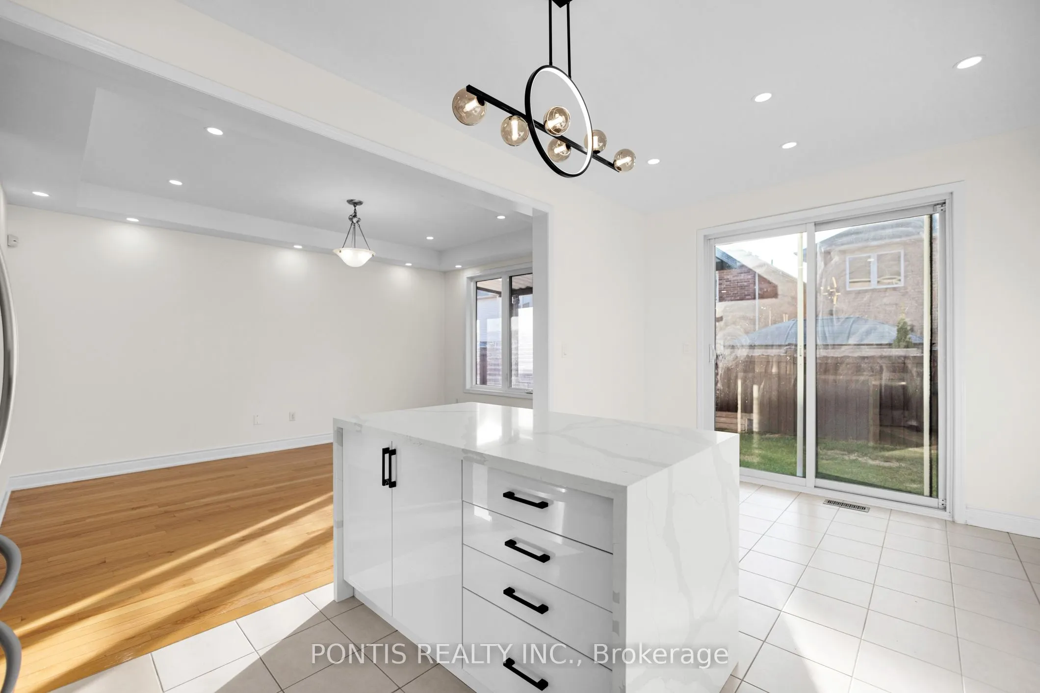 6 DULVERTON Drive, #Main