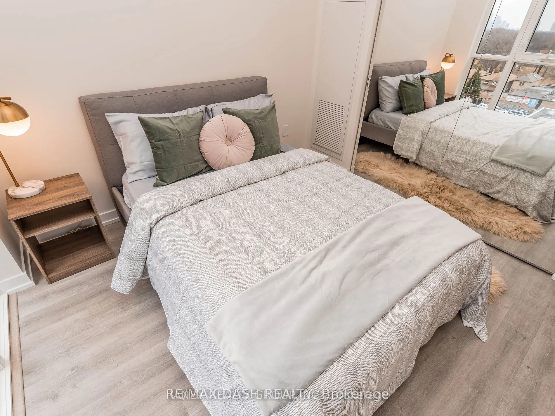 2300 St Clair Avenue W #723