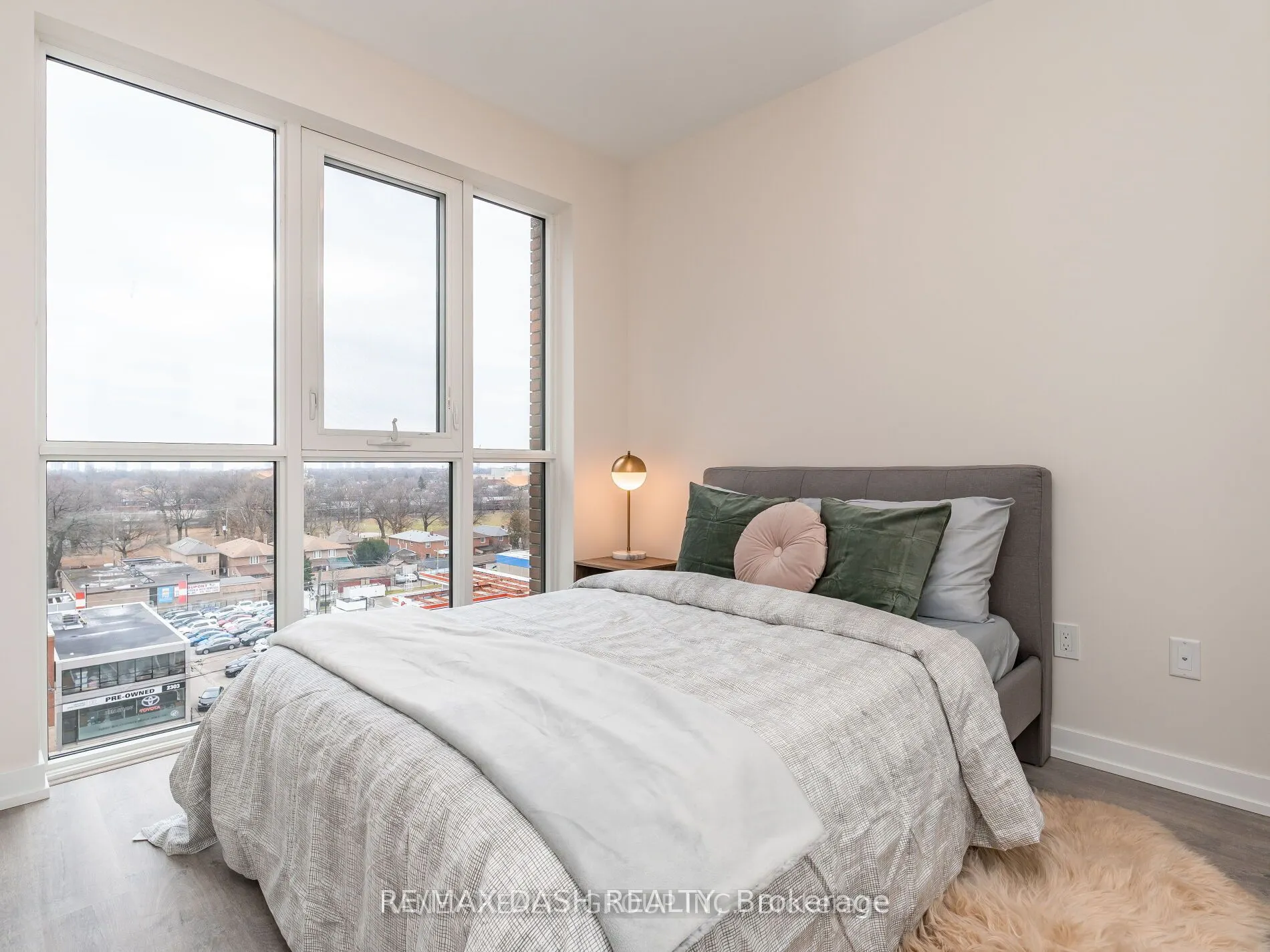 2300 St Clair Avenue W #723