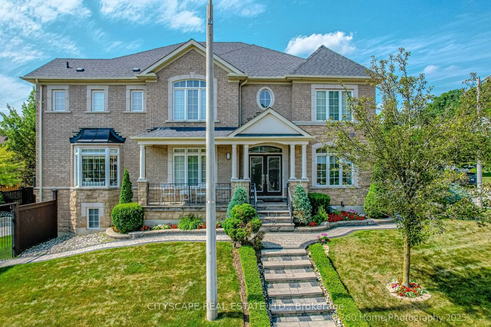 4 Hellyer Avenue