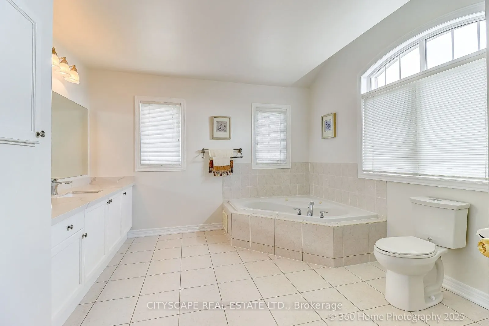 4 Hellyer Avenue