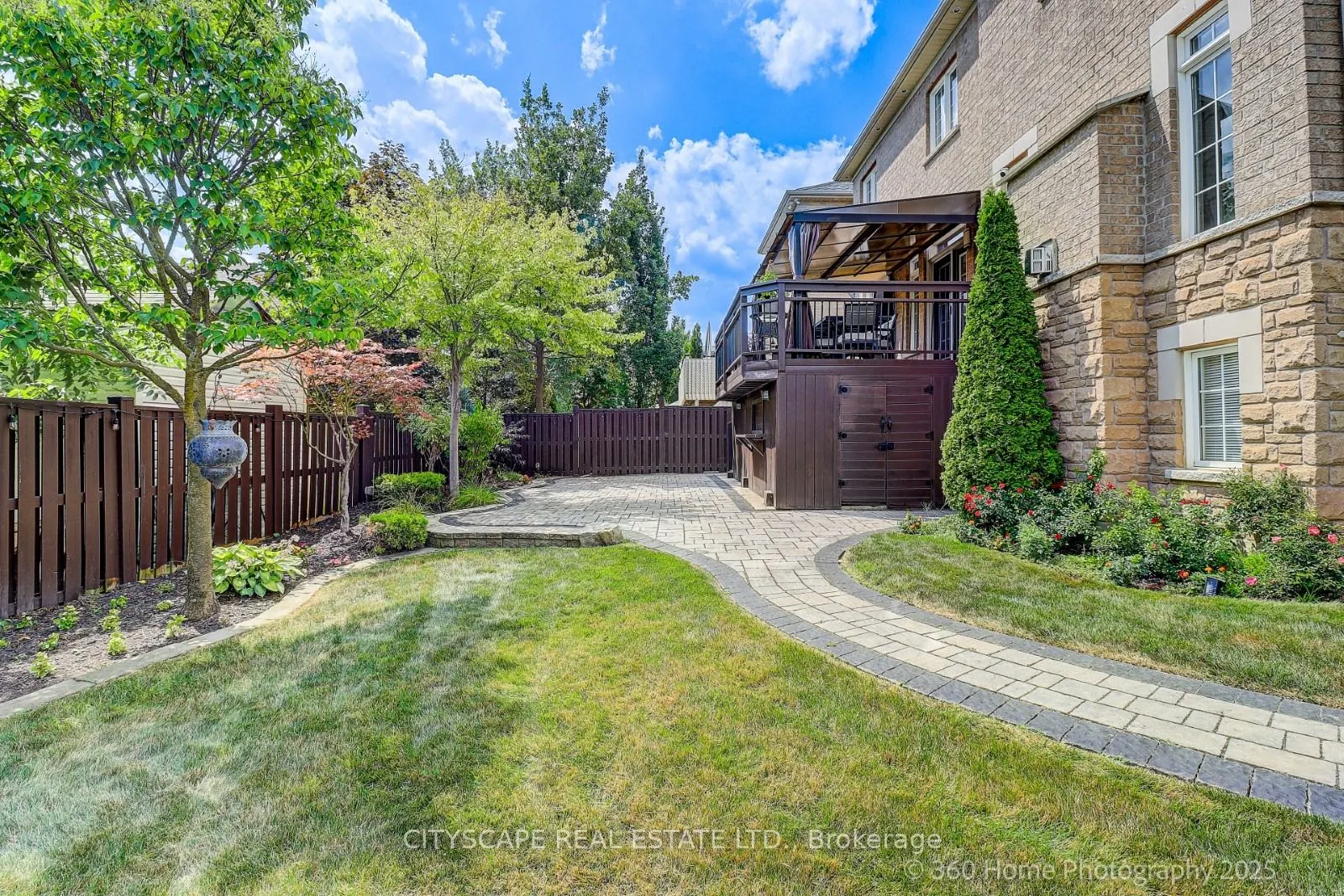 4 Hellyer Avenue