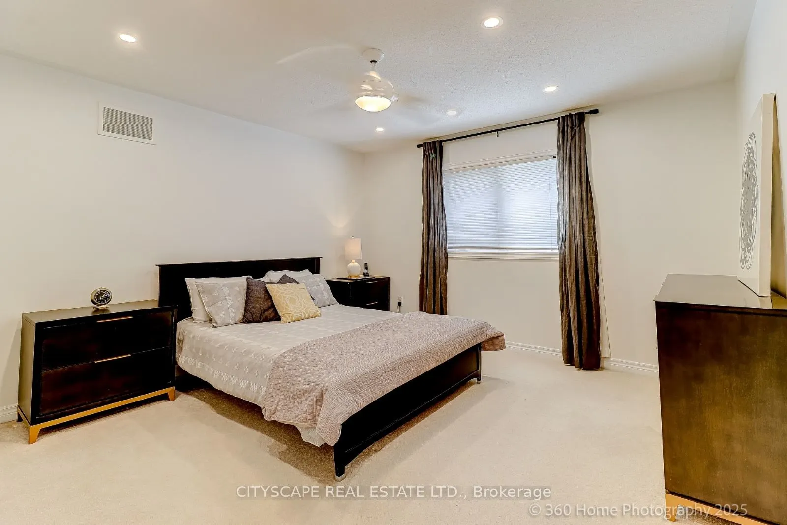 4 Hellyer Avenue