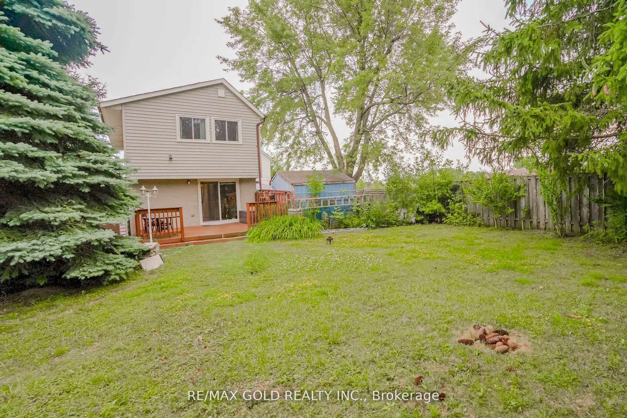 17 Greenhills Square