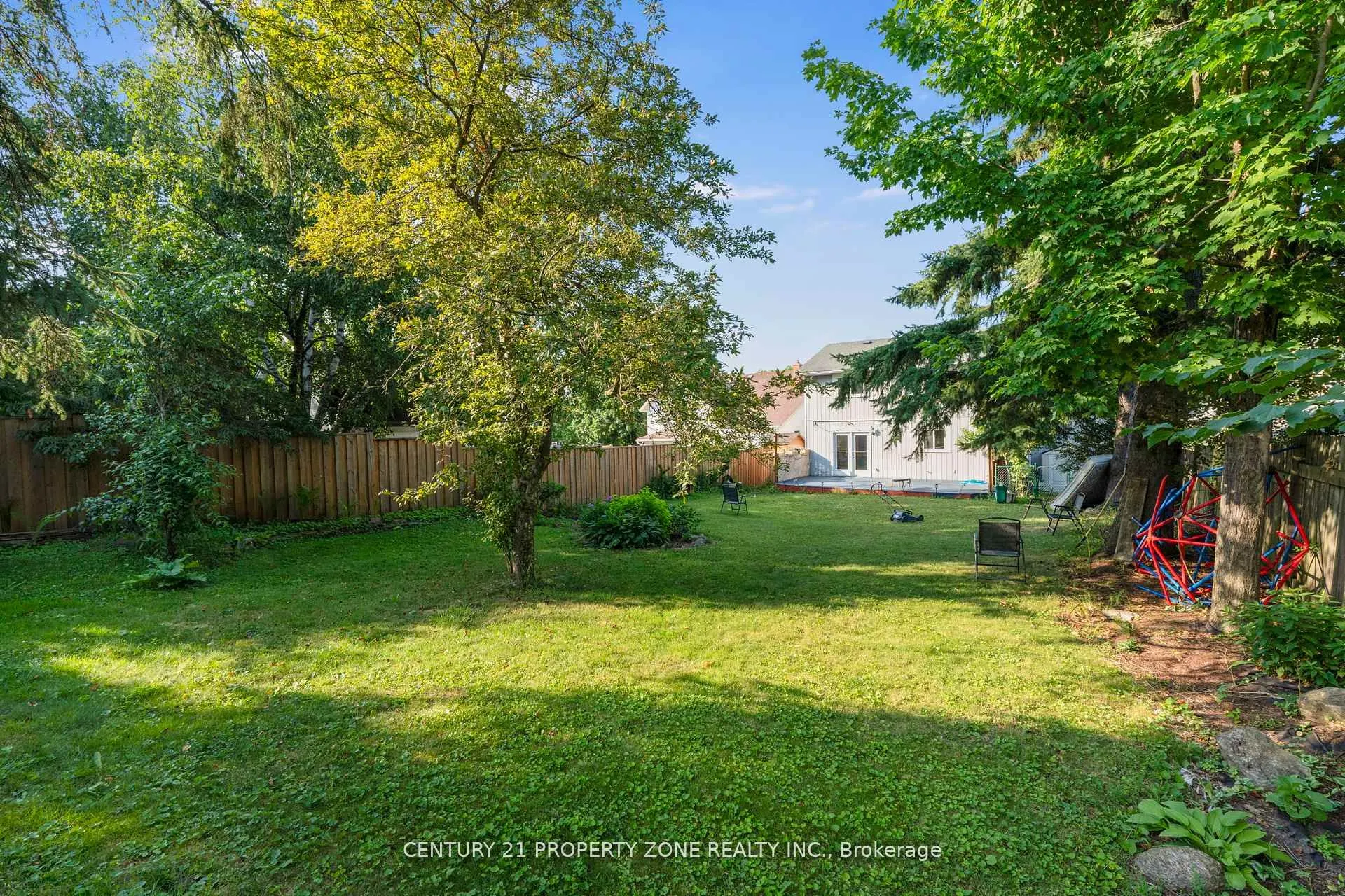 22 A John Street W