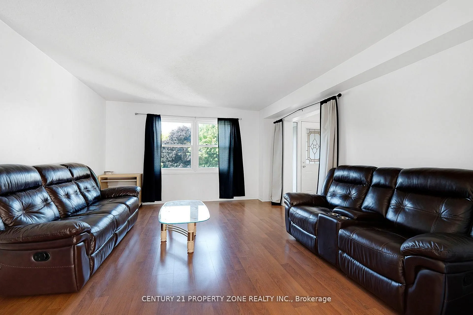 22 A John Street W