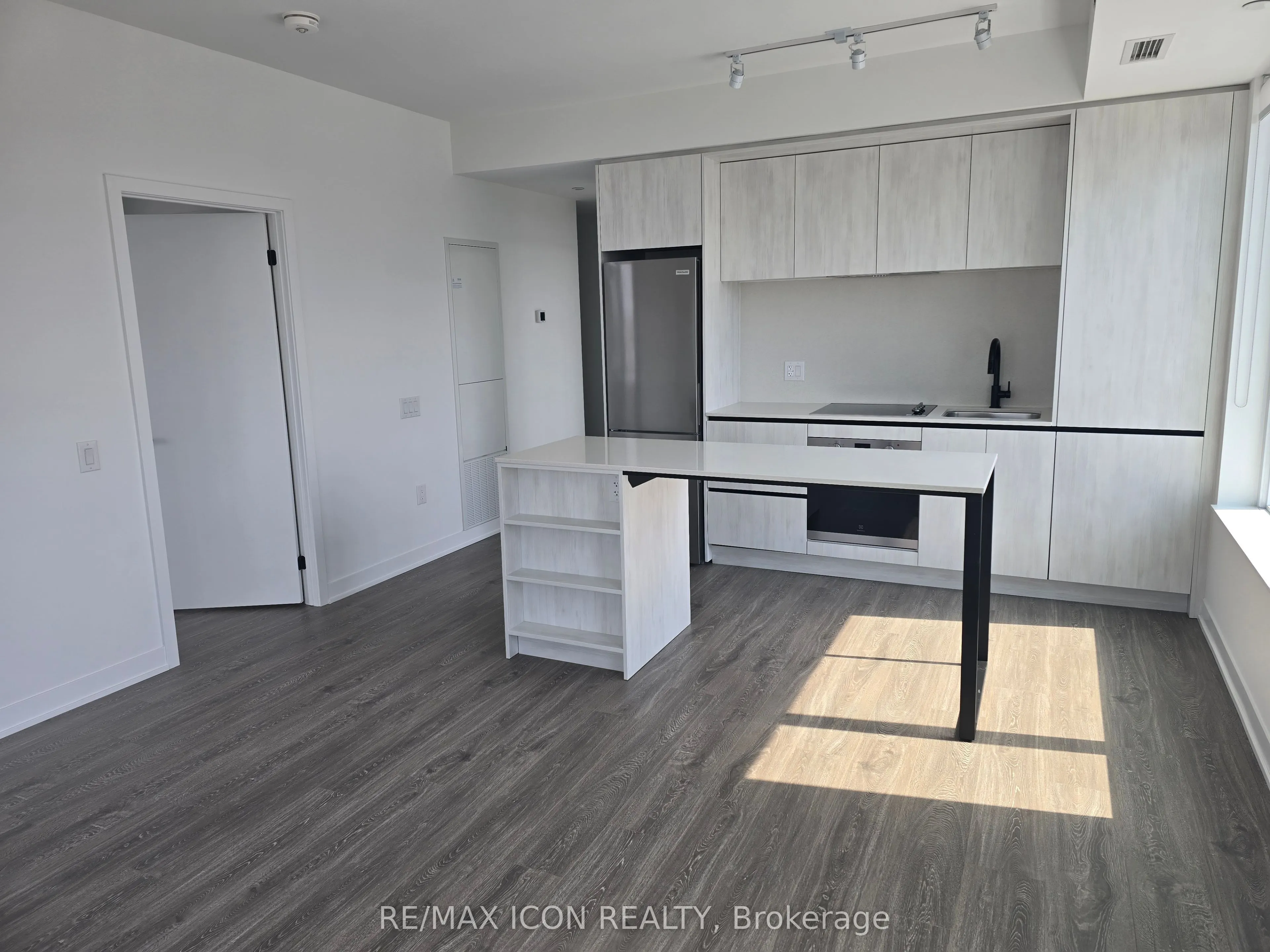 2495 Eglington Avenue W, #2004