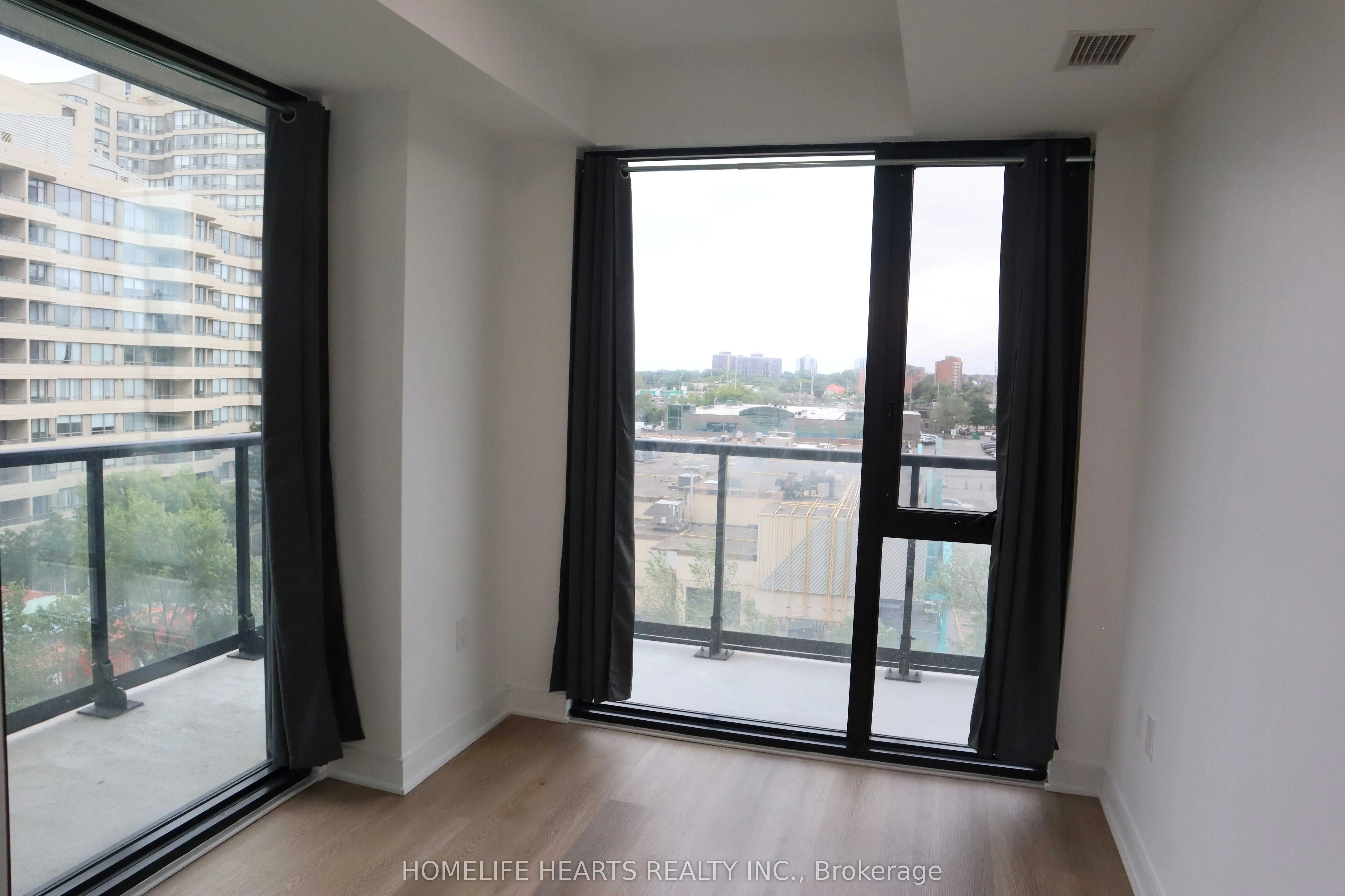 86 Dundas Street E, #421