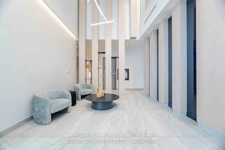 86 Dundas Street E, #421
