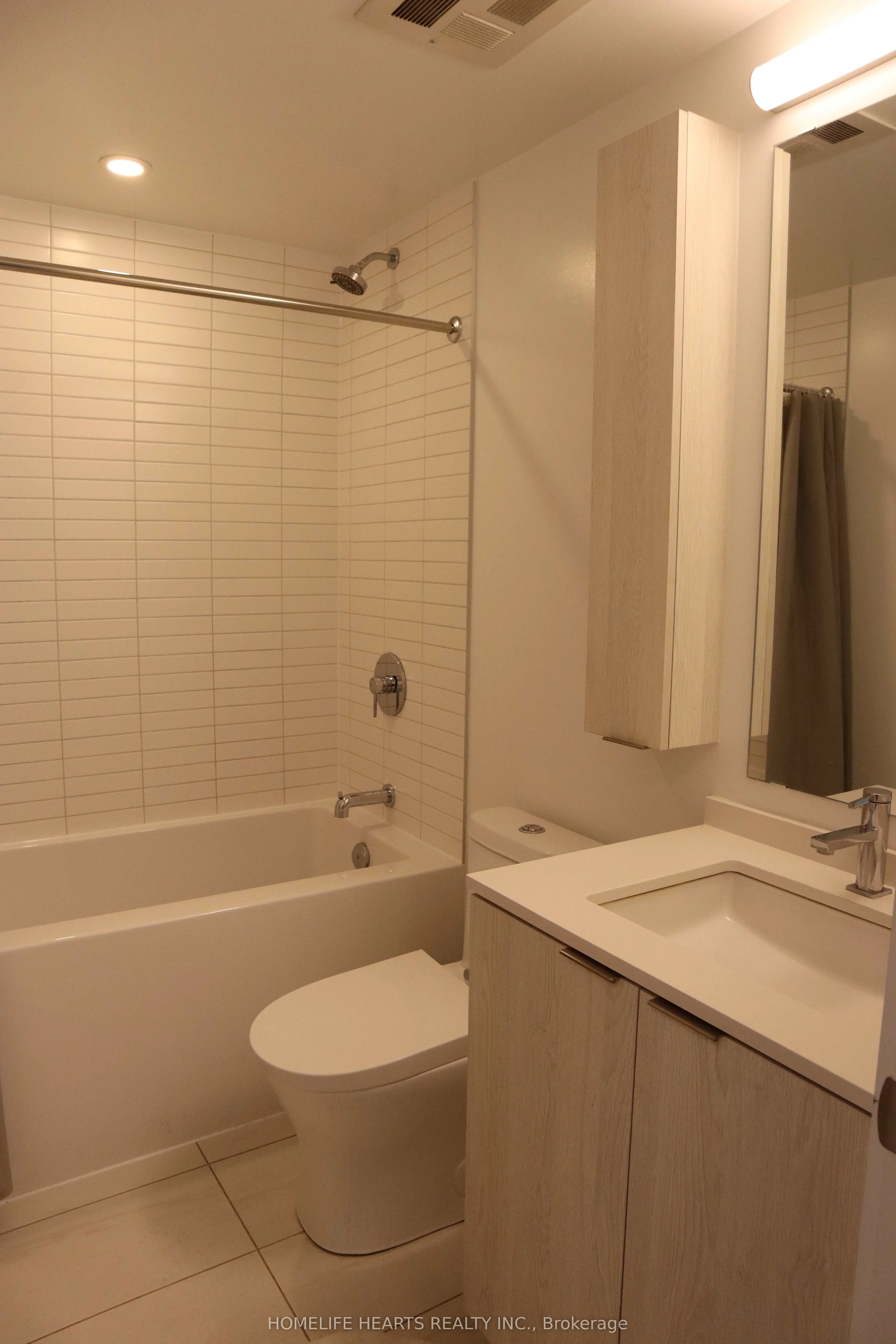86 Dundas Street E, #421