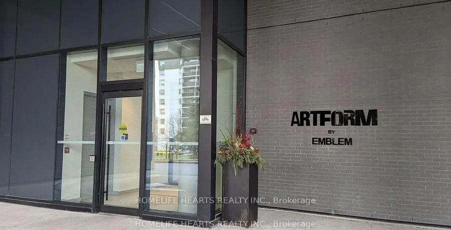 86 Dundas Street E, #421