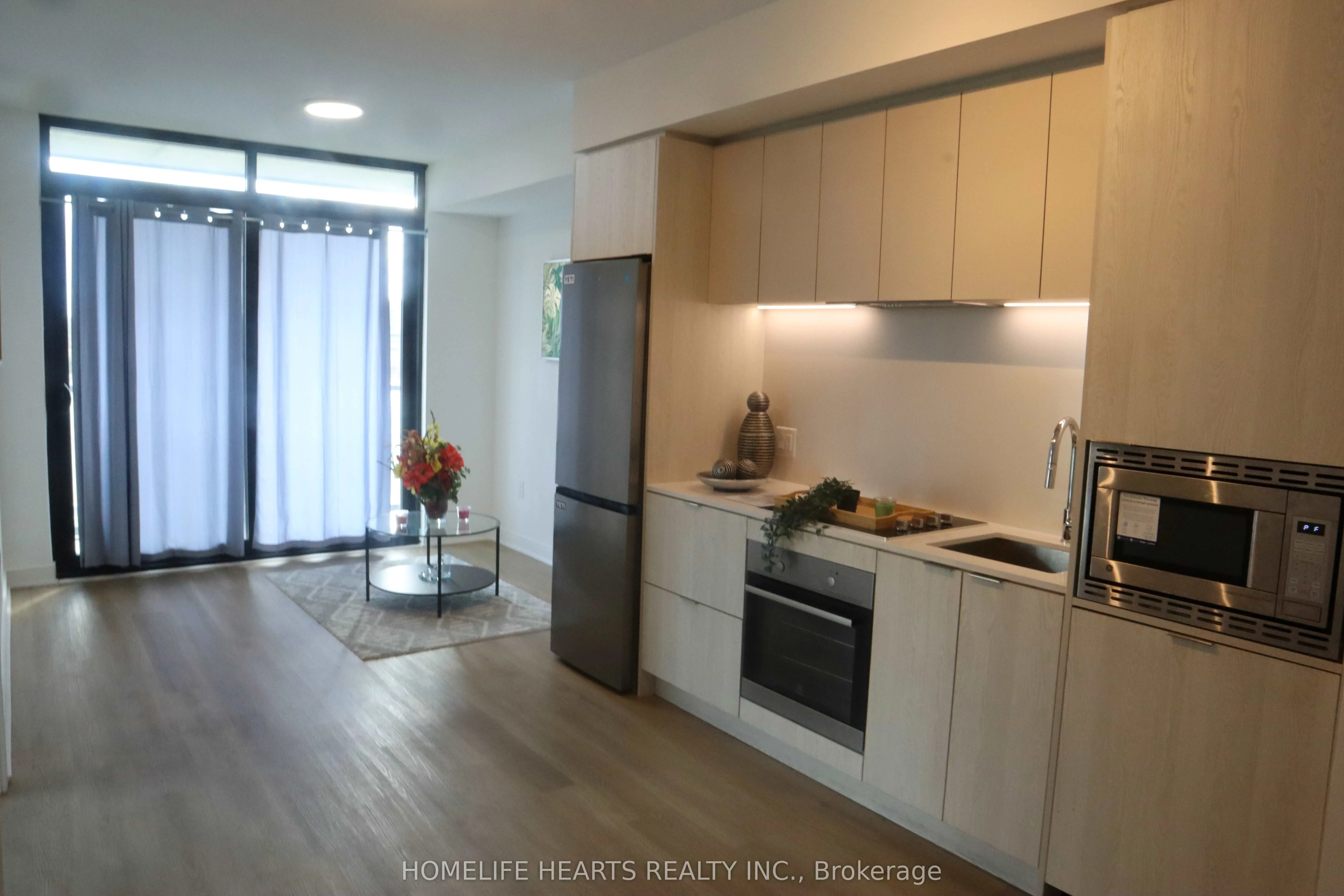 86 Dundas Street E, #421