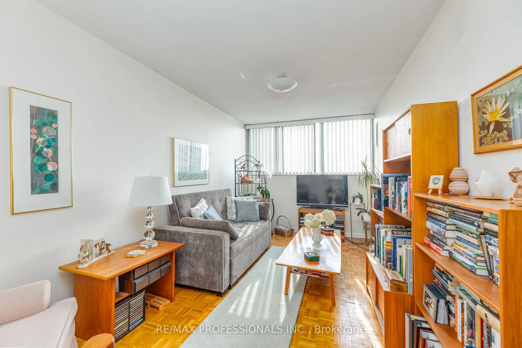 11 Wincott Drive, #907