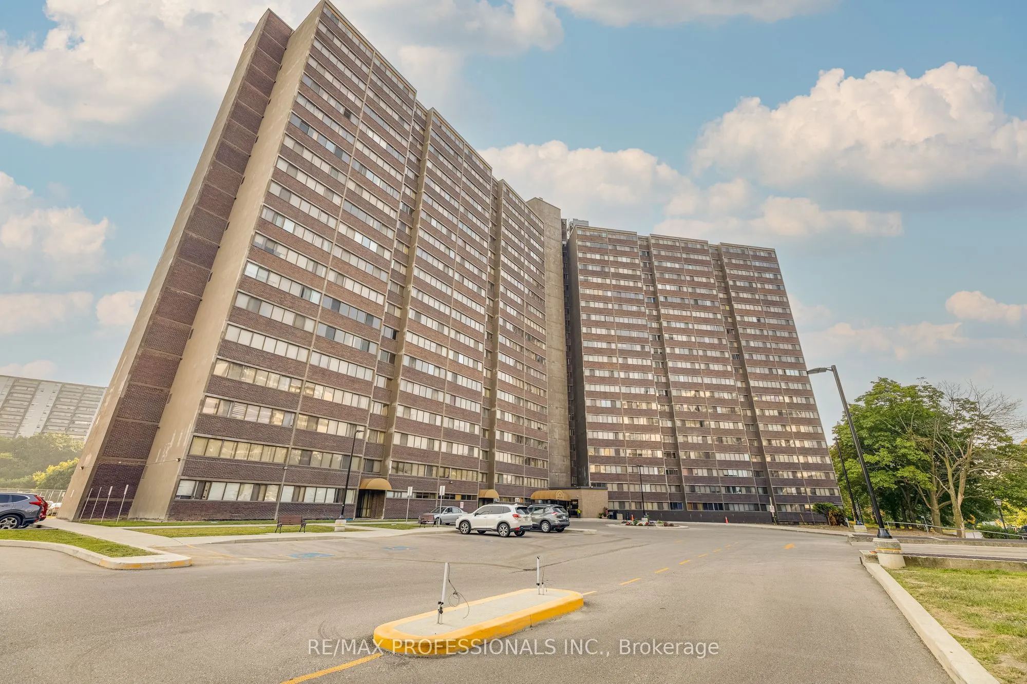 11 Wincott Drive, #907