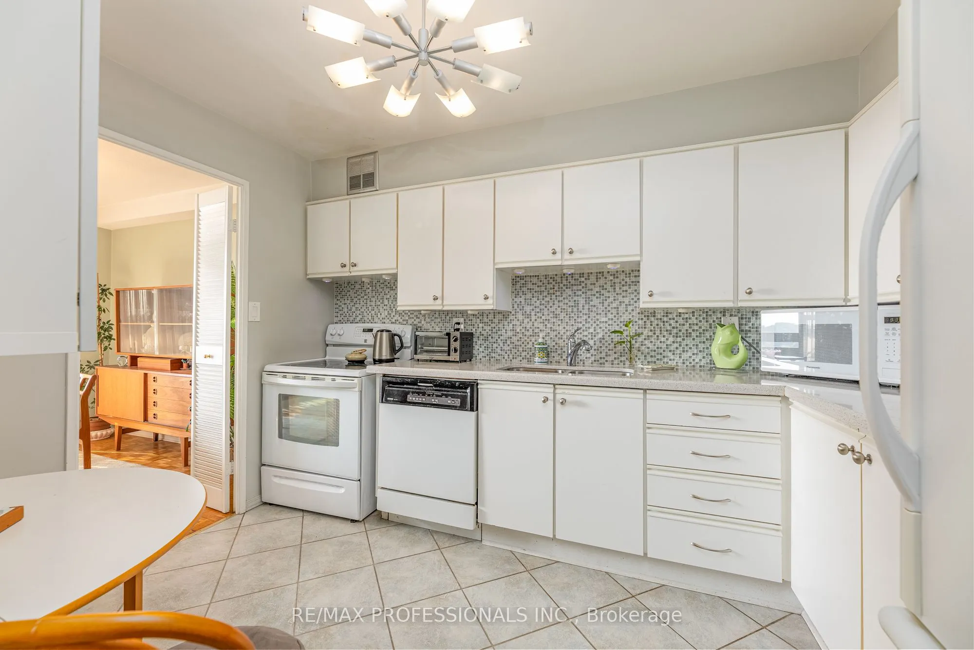 11 Wincott Drive, #907