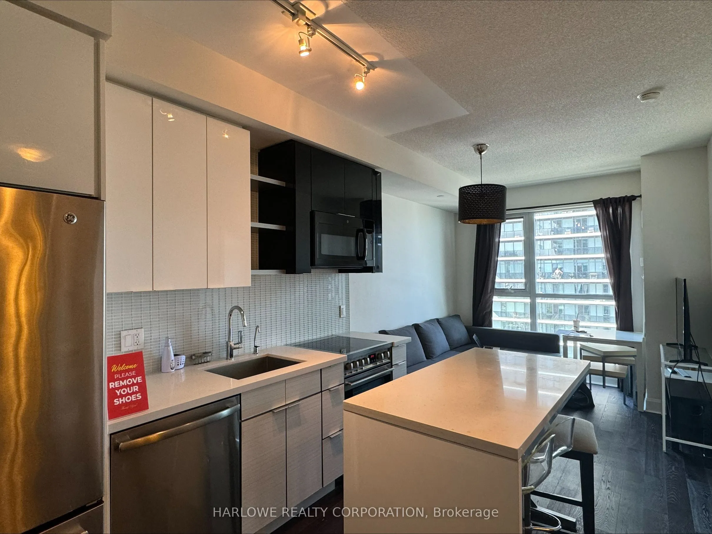 33 Shore Breeze Drive, #2006