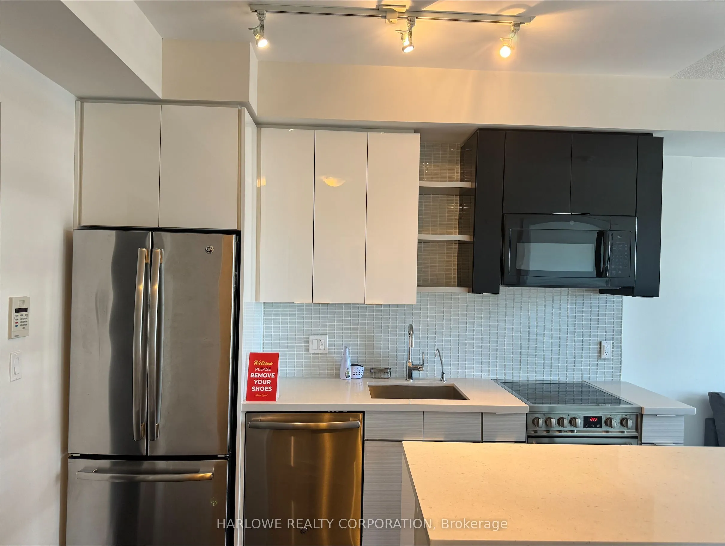 33 Shore Breeze Drive, #2006