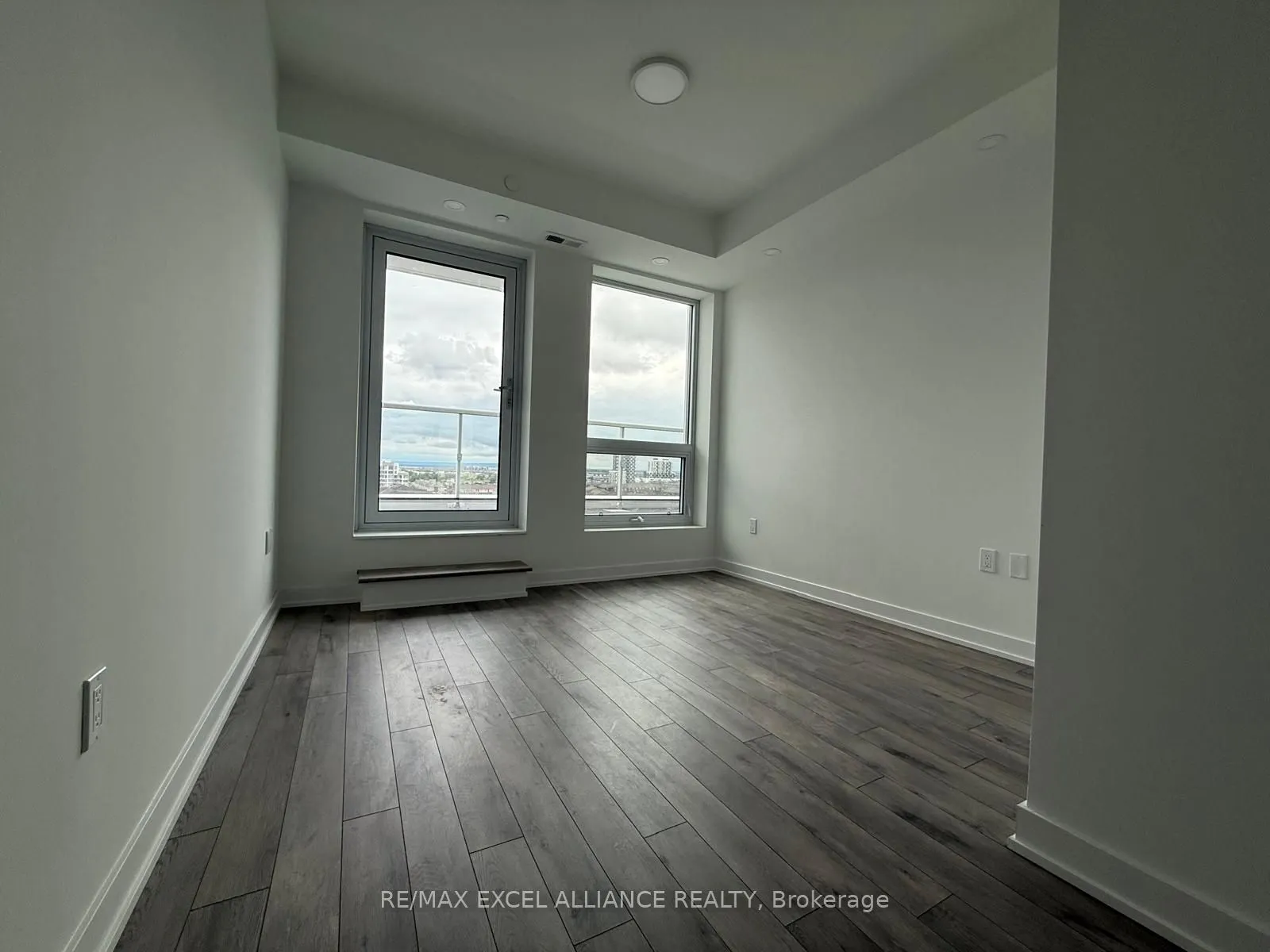 1005 Dundas Street E, #815