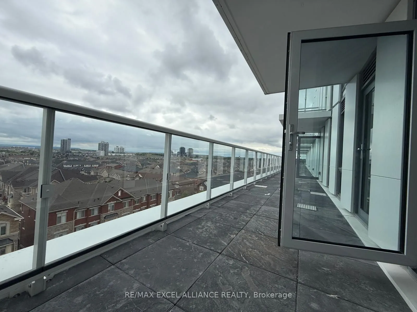 1005 Dundas Street E, #815
