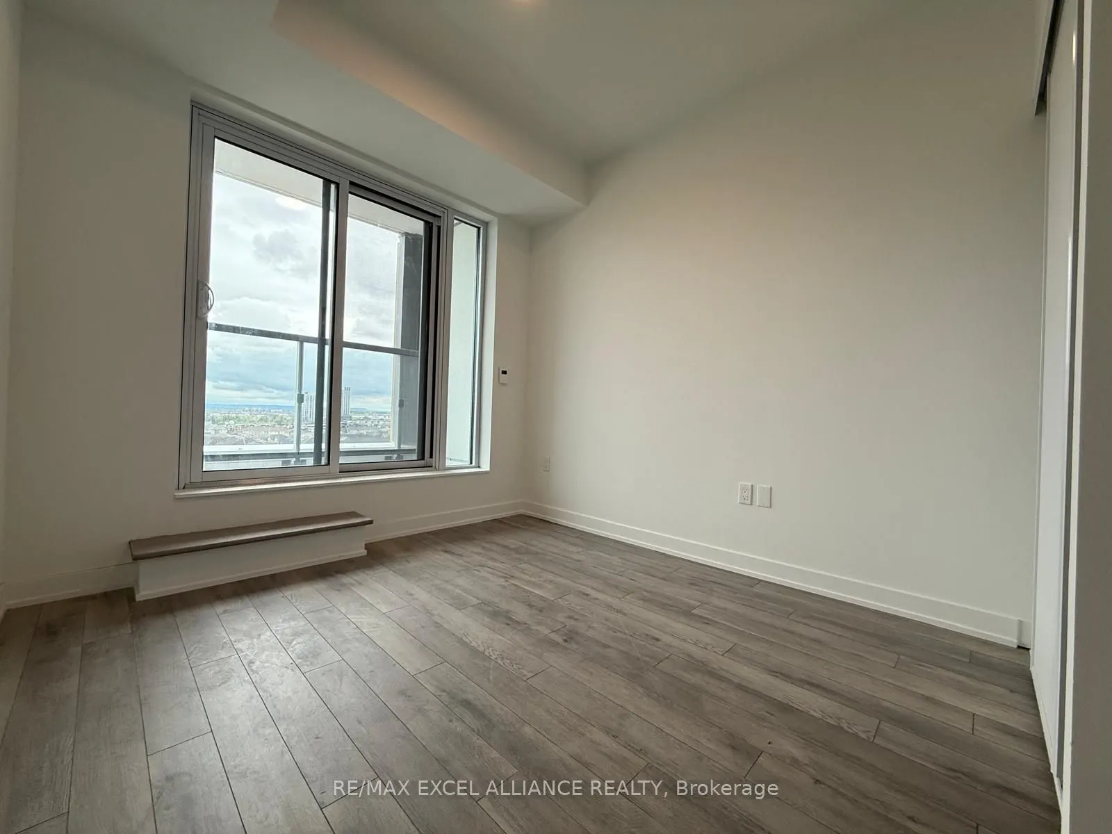 1005 Dundas Street E, #815