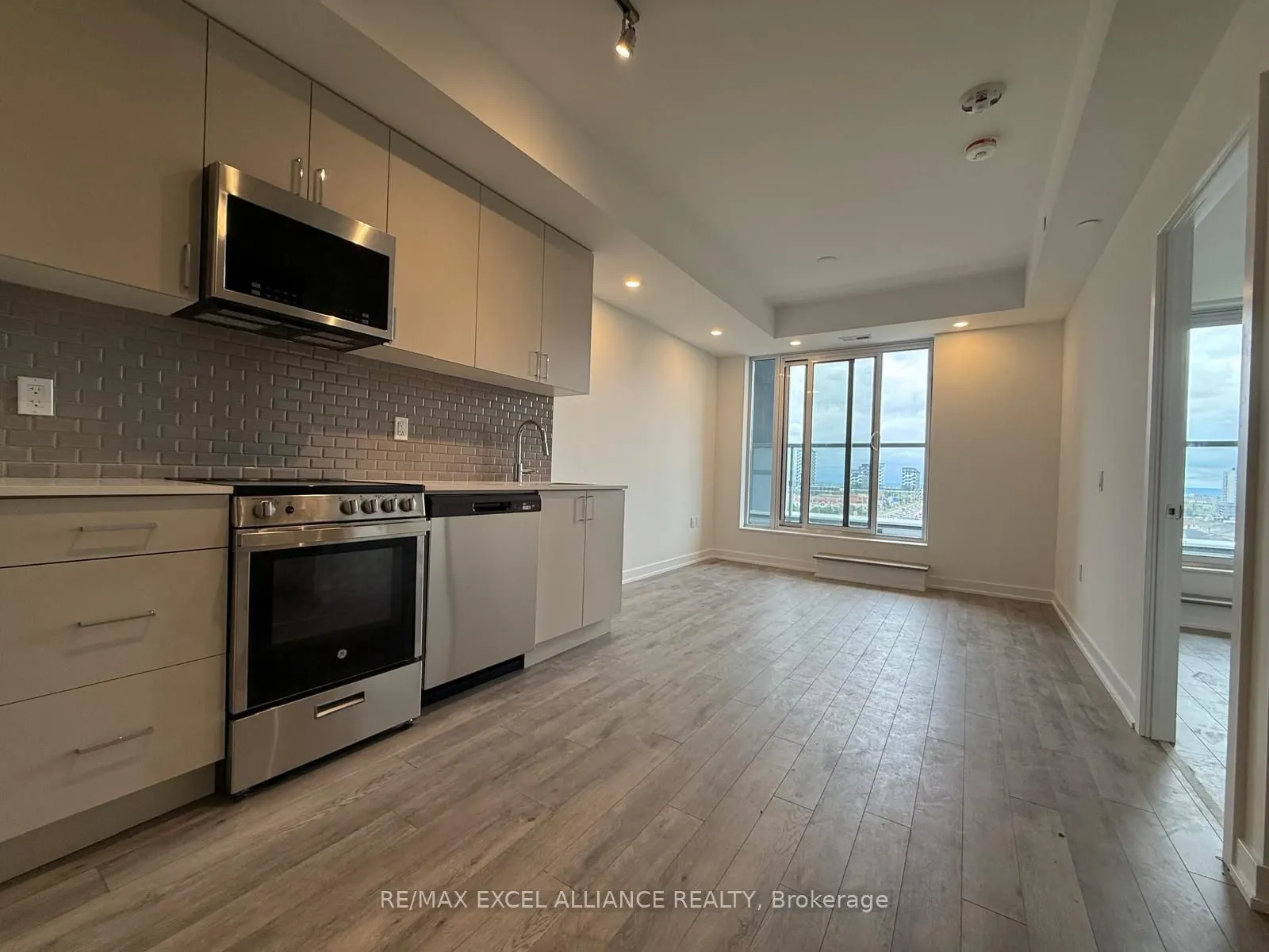 1005 Dundas Street E, #815