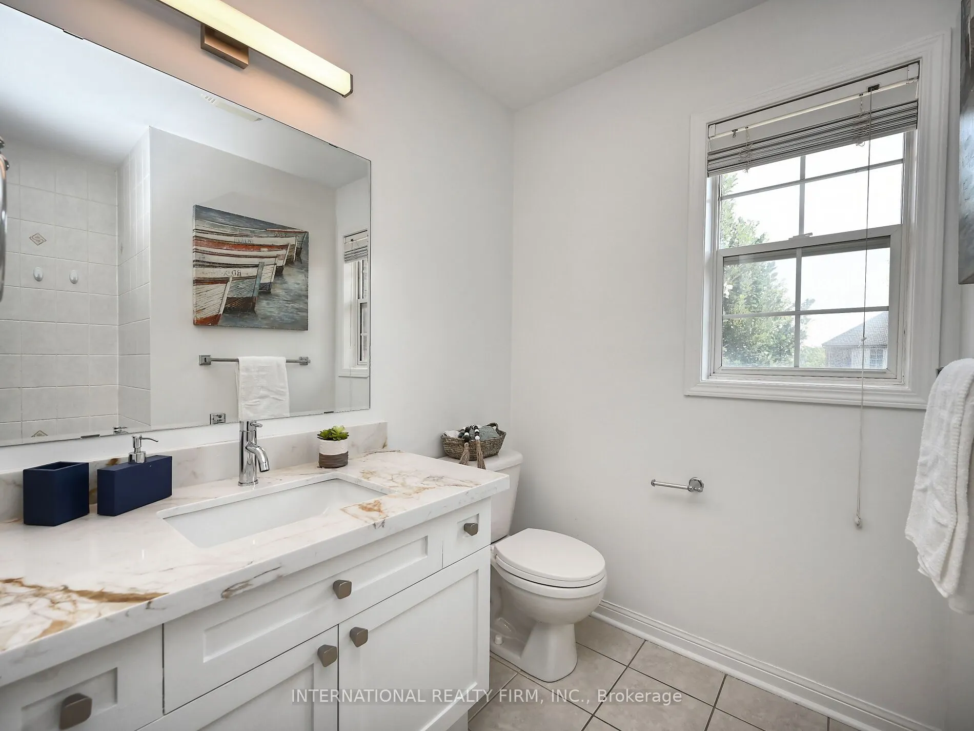 2382 Falkland Crescent