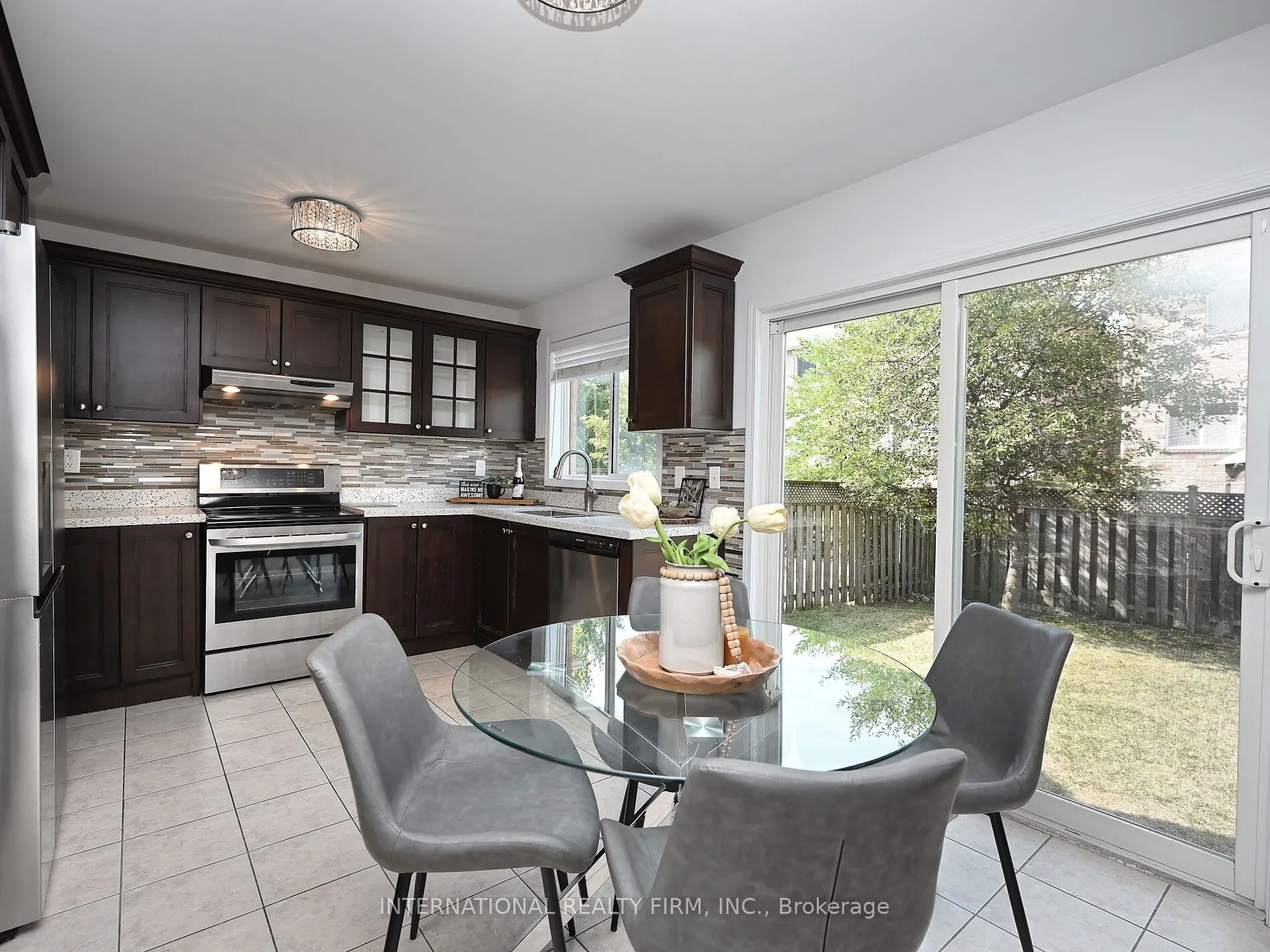 2382 Falkland Crescent