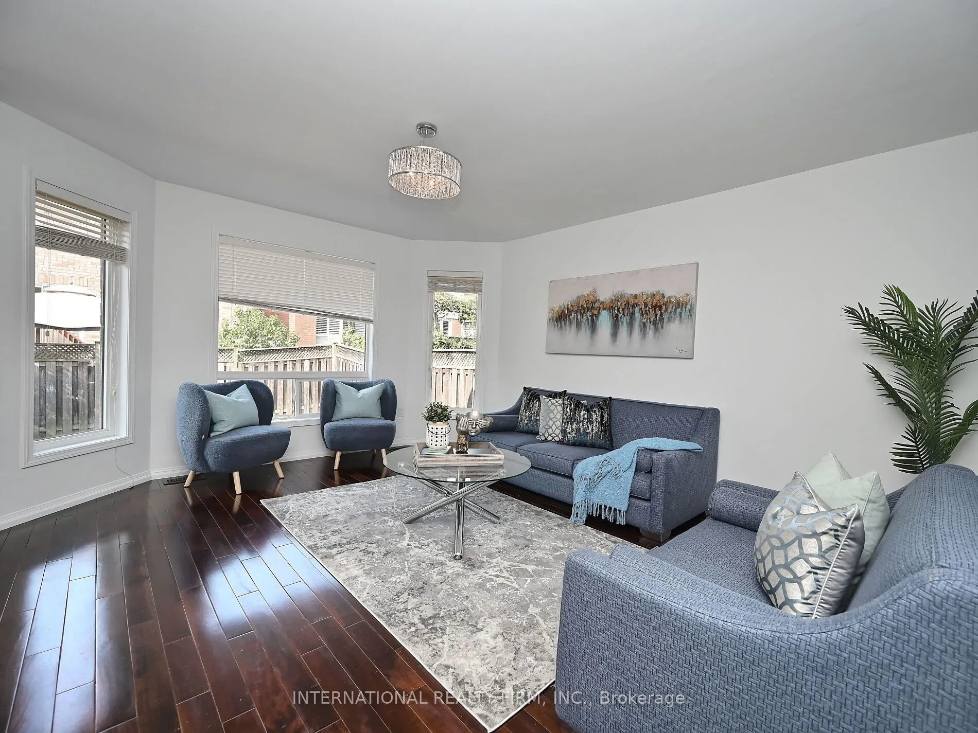 2382 Falkland Crescent