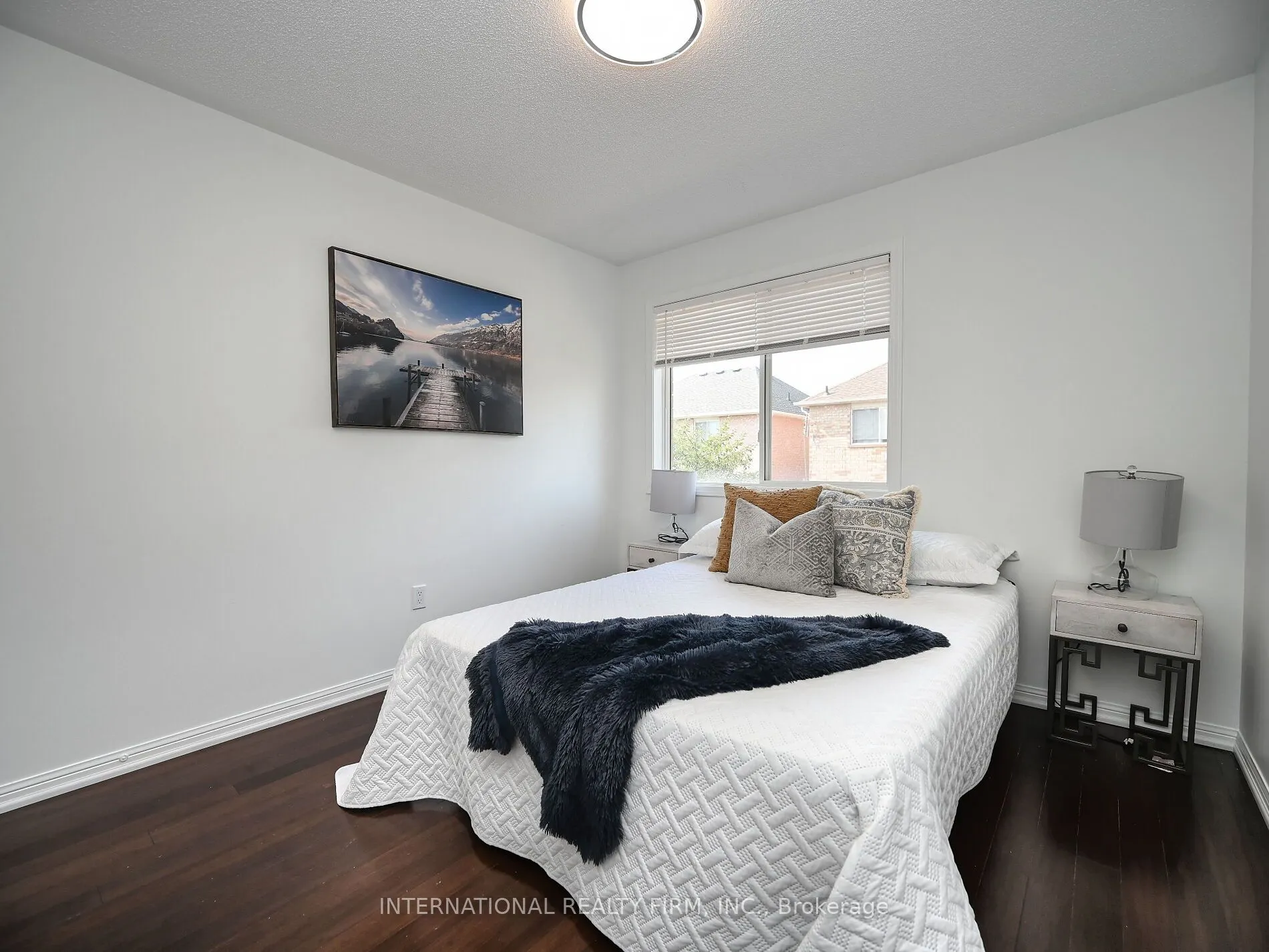 2382 Falkland Crescent