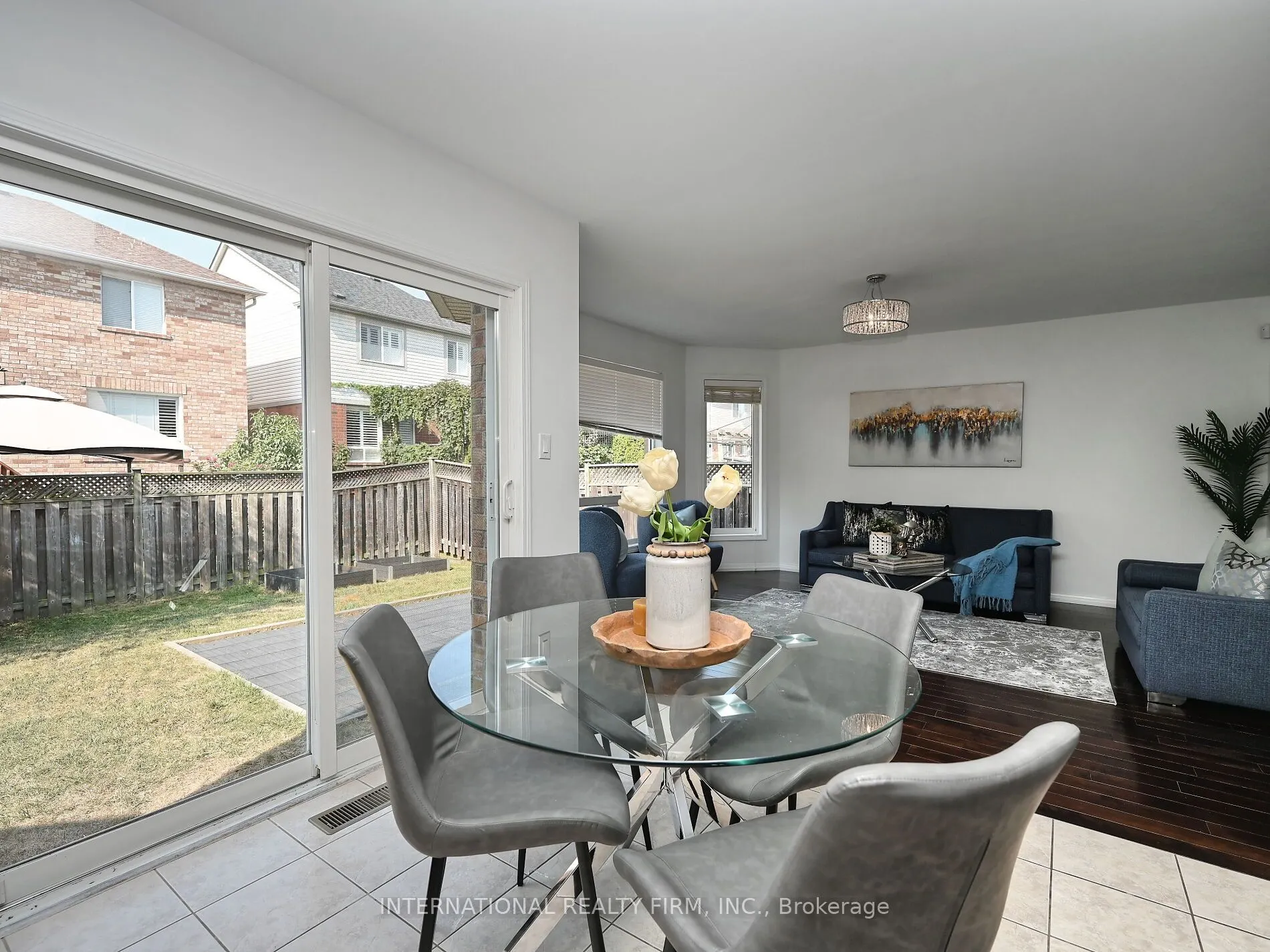 2382 Falkland Crescent